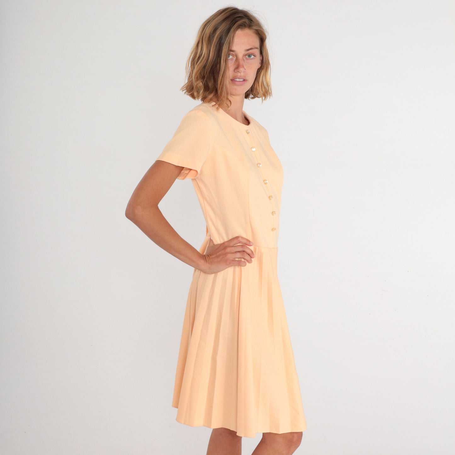 70s Peach Pleated Shirtwaist Dress Button Front High Waisted Knee Length Medium Large