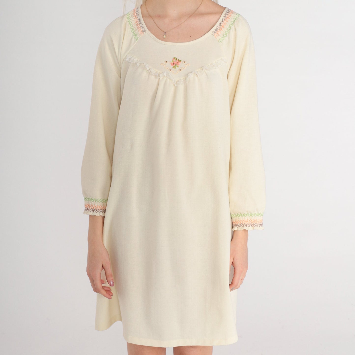 70s Cream Floral Embroidered Shift Dress Long Raglan Sleeves Mini Medium Large