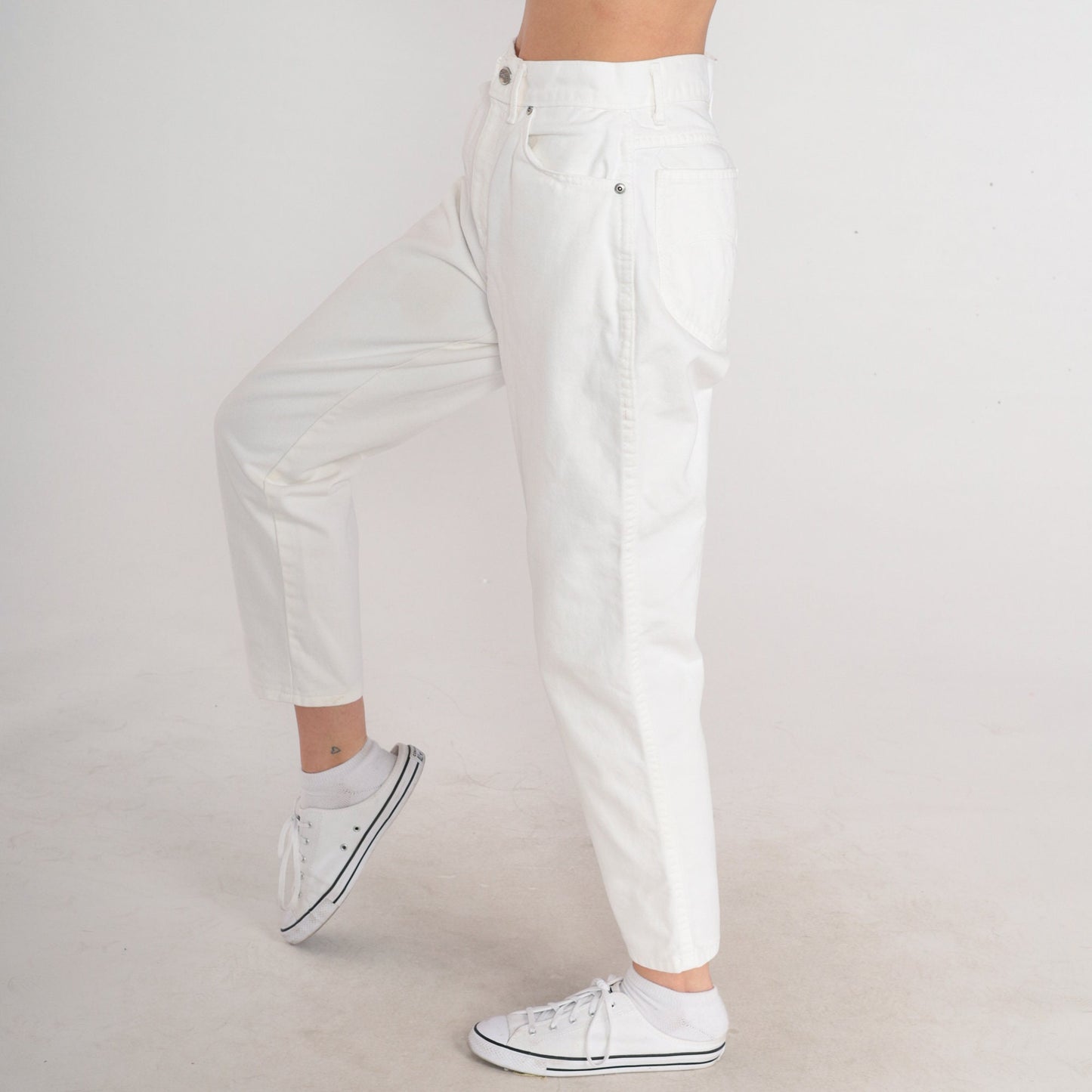 90s Chic White Denim High-Waist Straight-Leg Jeans Small 28