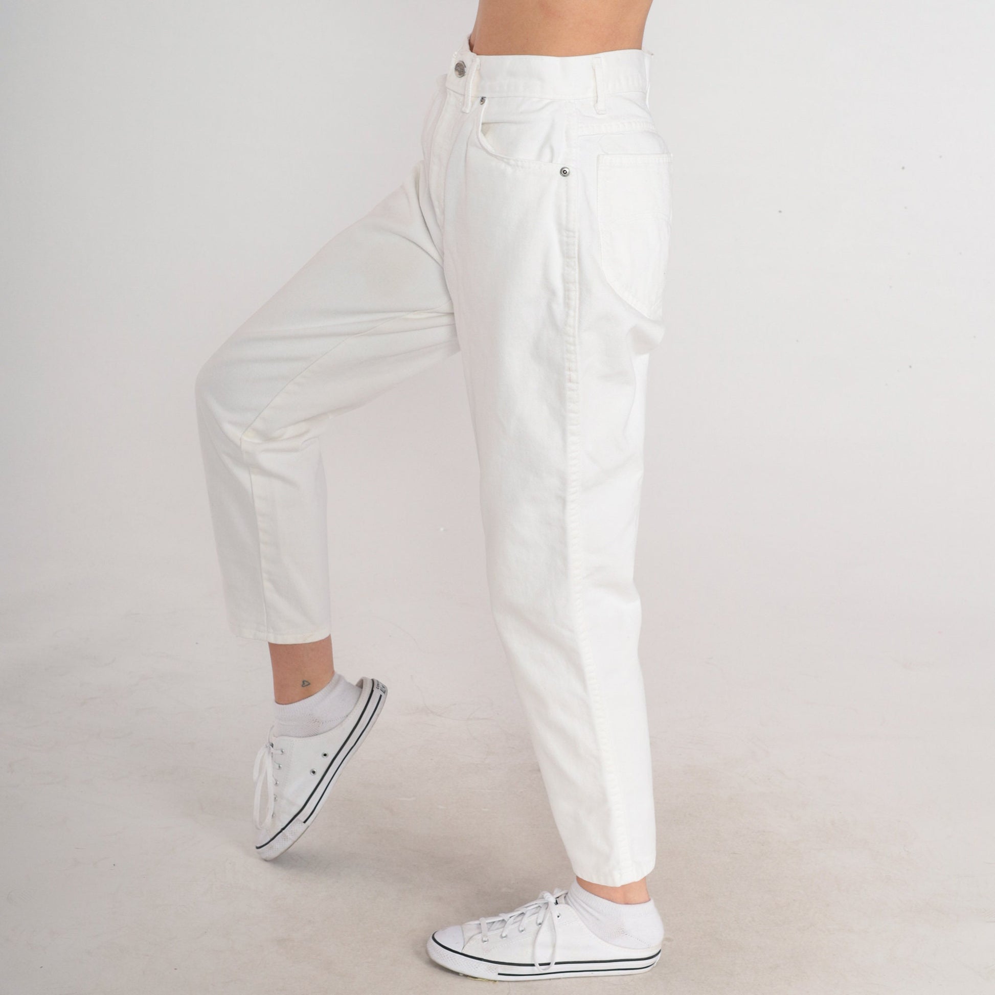 90s Chic White Denim High-Waist Straight-Leg Jeans Small 28
