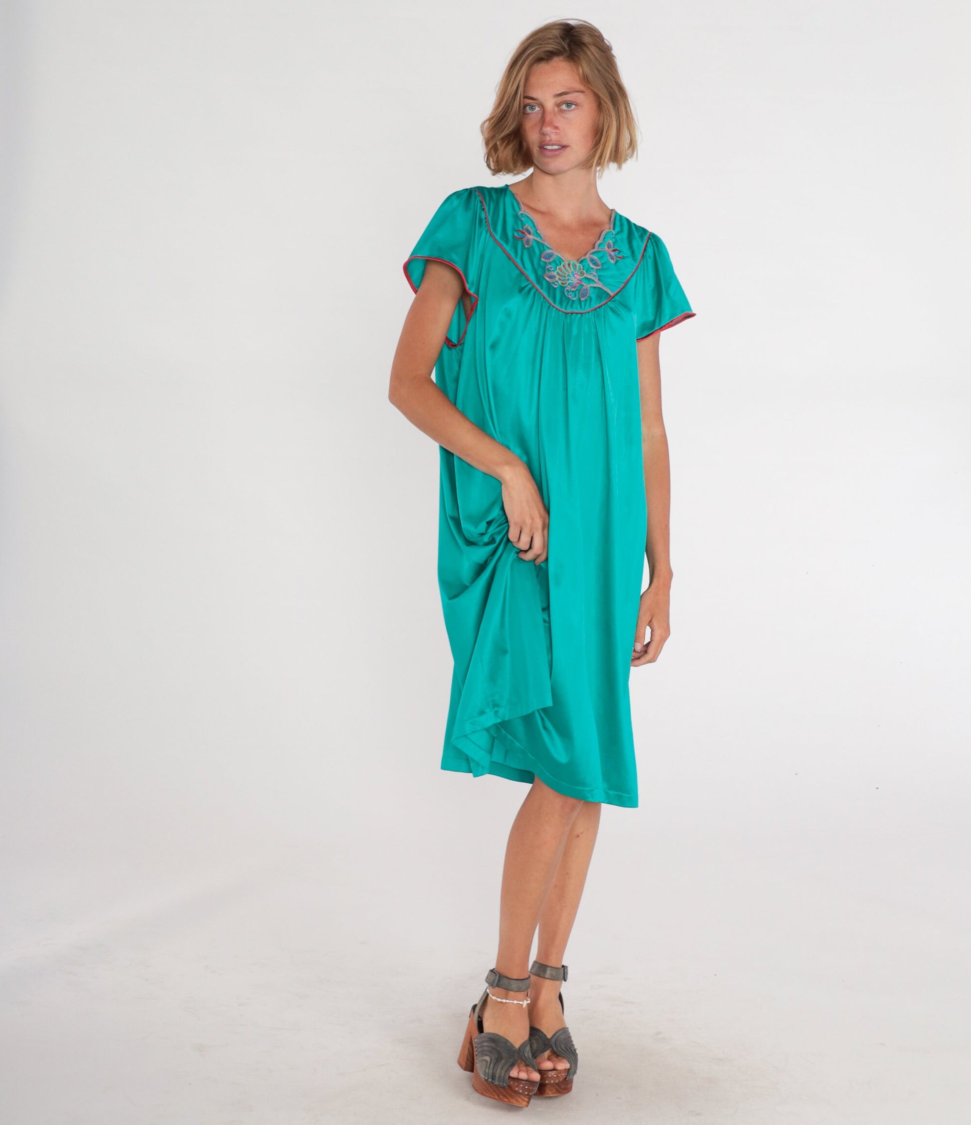 80s Green Floral Embroidered Nightgown Tent Cut Midi Short Sleeve Large L
