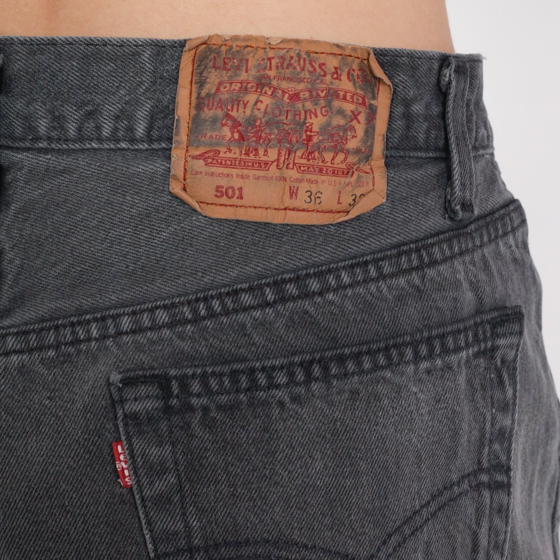 90s Levi's 501 Black Denim Cut-Off Shorts Frayed Mid Rise Large L