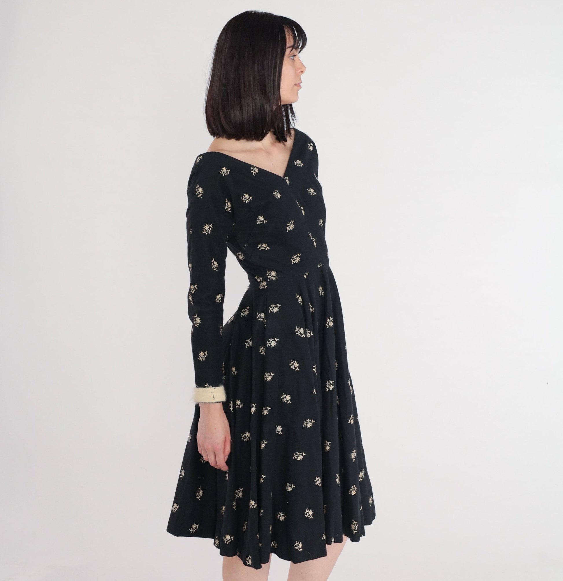 1950s Black Wool Floral Embroidered Midi Dress High Waist Long Sleeve Small S