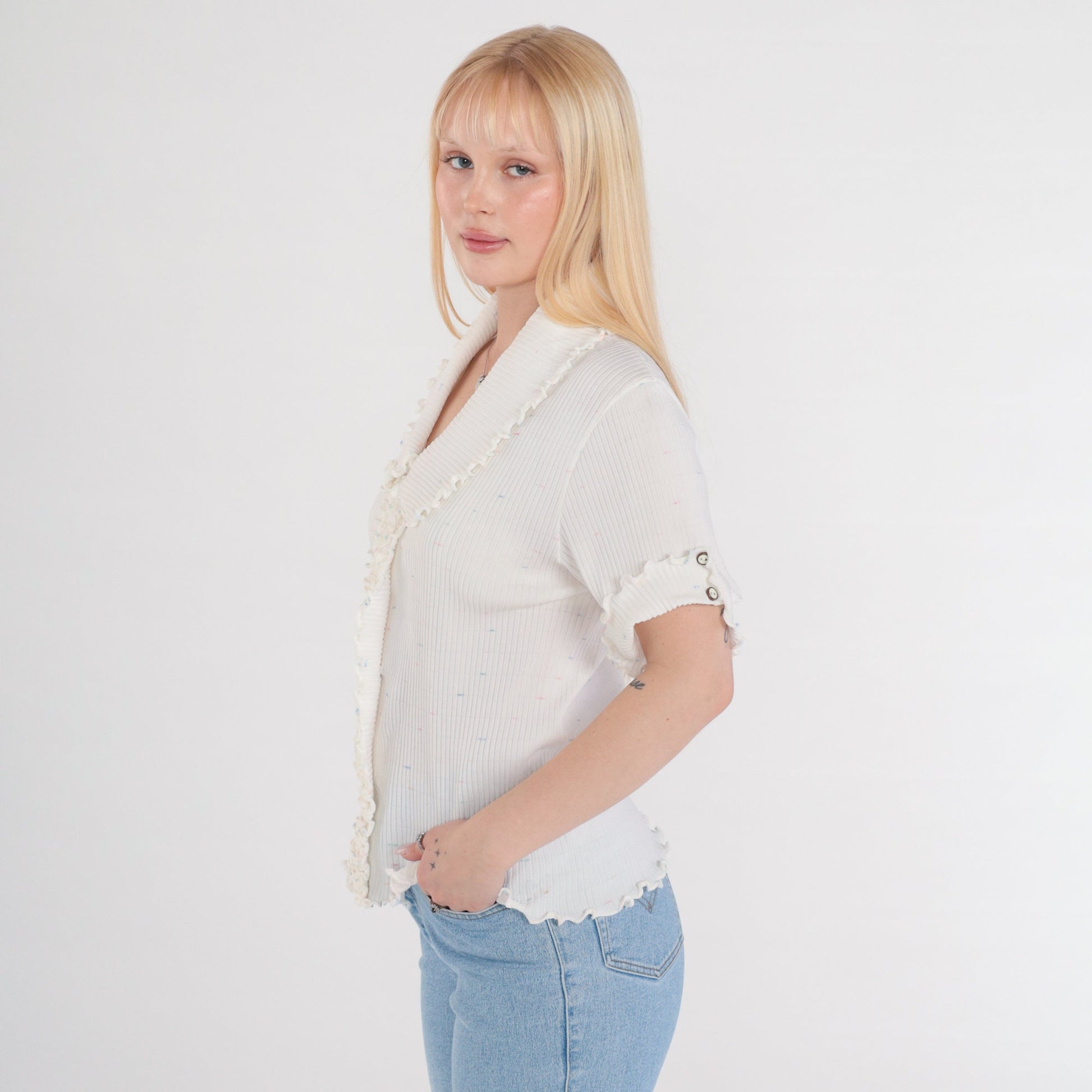 70s White Ribbed Blouse Rounded Collar Ruffle Short Sleeve Medium M