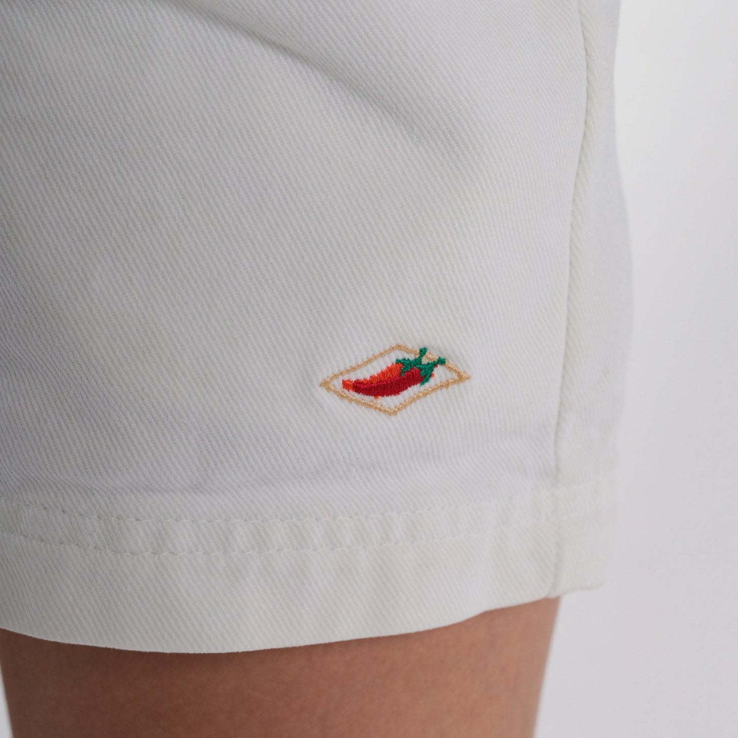 90s White Denim Shorts High Waist Chili Pepper Embroidered Jean Shorts Extra Small