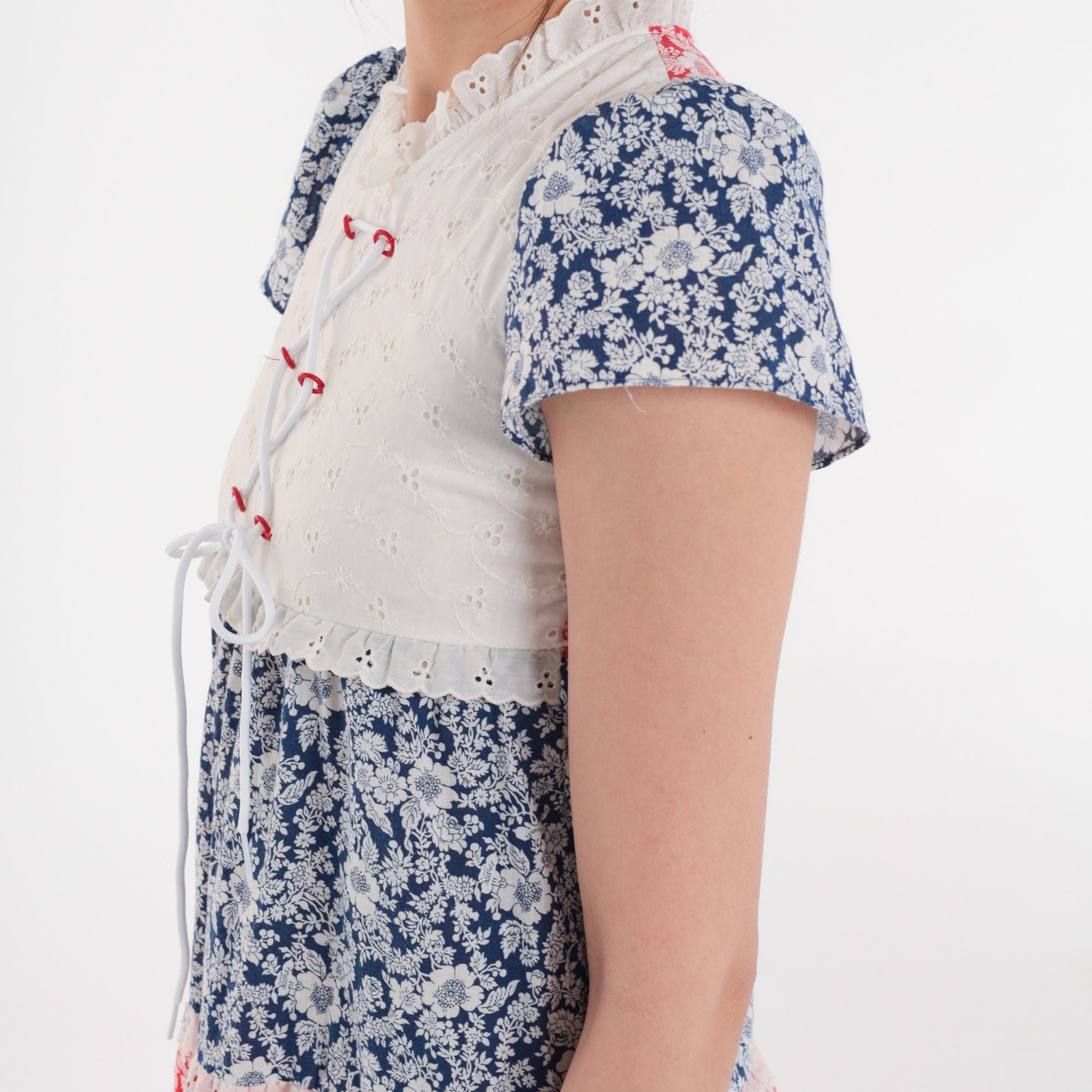 70s Floral Tiered Mini Dress Puff Sleeve White Eyelet Lace-Up Red Blue Petite XXS
