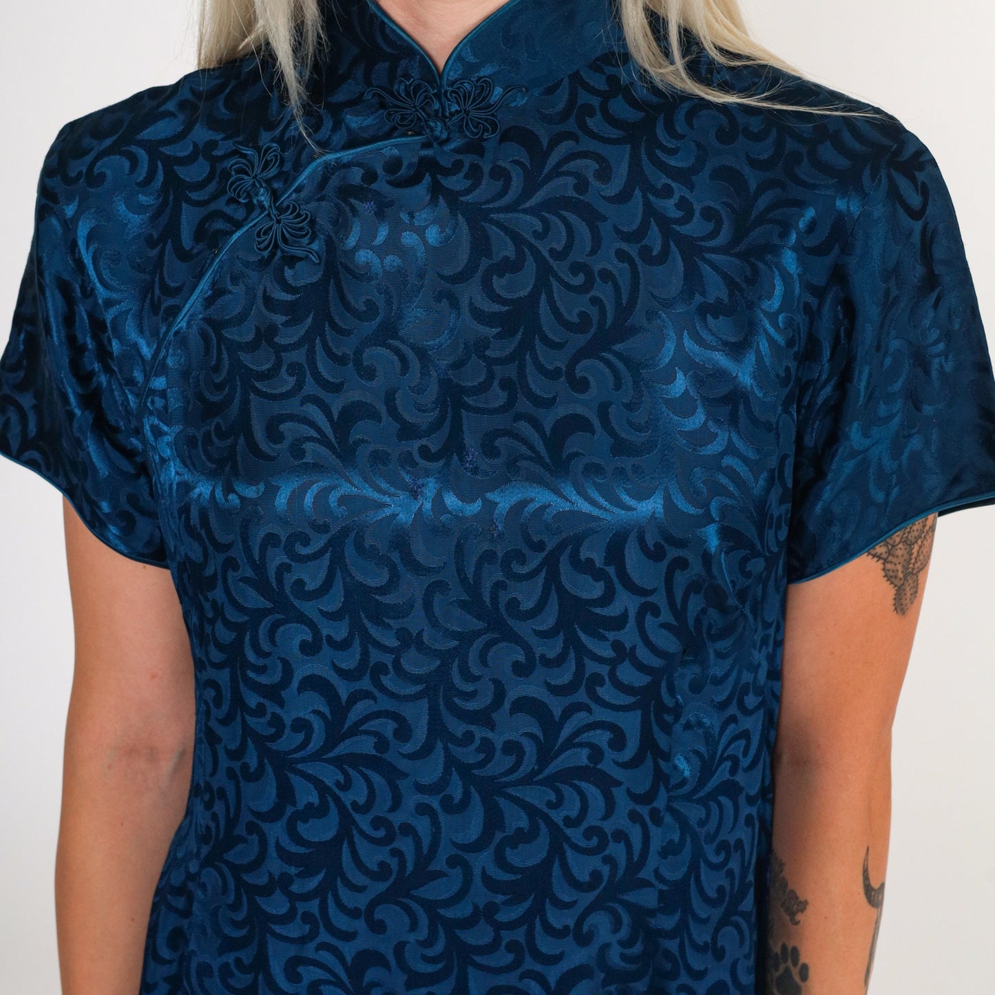 70s Dark Blue Cheongsam Midi Dress Mandarin Collar Embossed Print Medium
