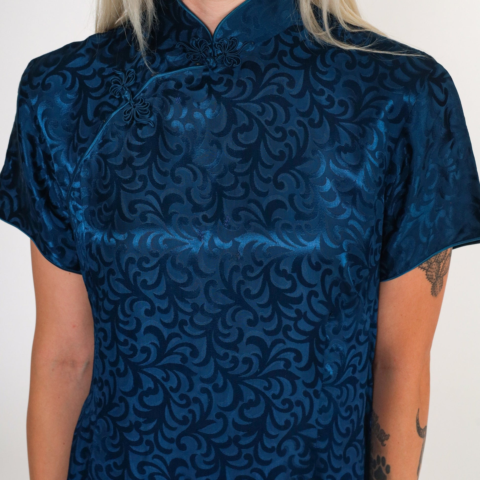 70s Dark Blue Cheongsam Midi Dress Mandarin Collar Embossed Print Medium