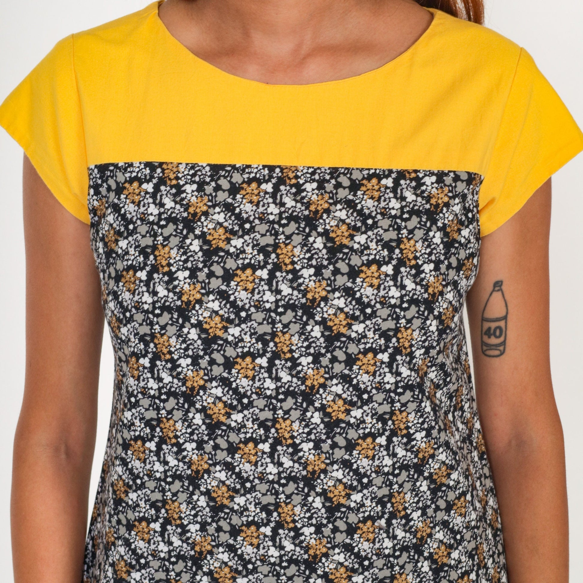 1960s Mod Floral Mini Dress Yellow Black Cap Sleeve Shift Extra Small