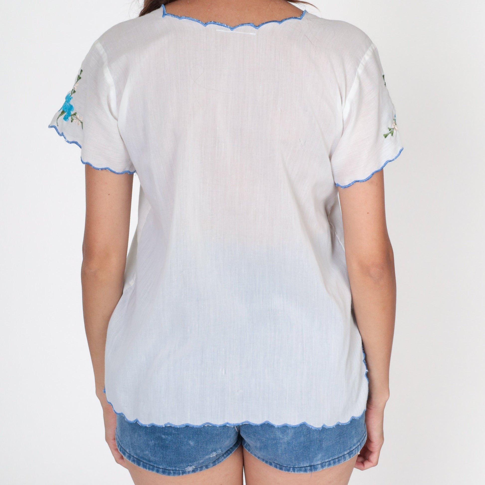 90s White Floral Embroidered Blouse Semi-Sheer Short Sleeve Small