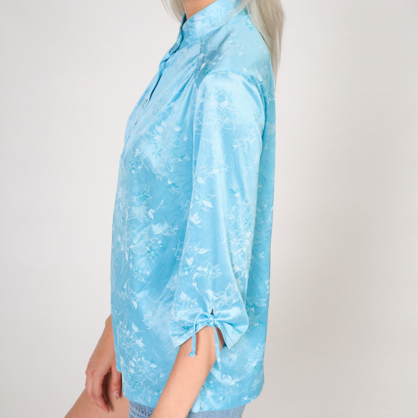 70s Blue Floral Embossed Blouse Mandarin Collar 3/4 Sleeve Button-Up Small
