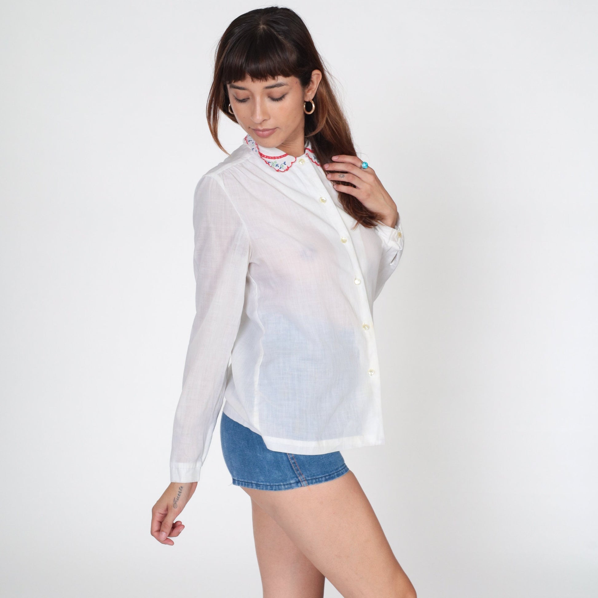 80s White Sheer Blouse Floral Embroidered Peter Pan Collar Button Up Small
