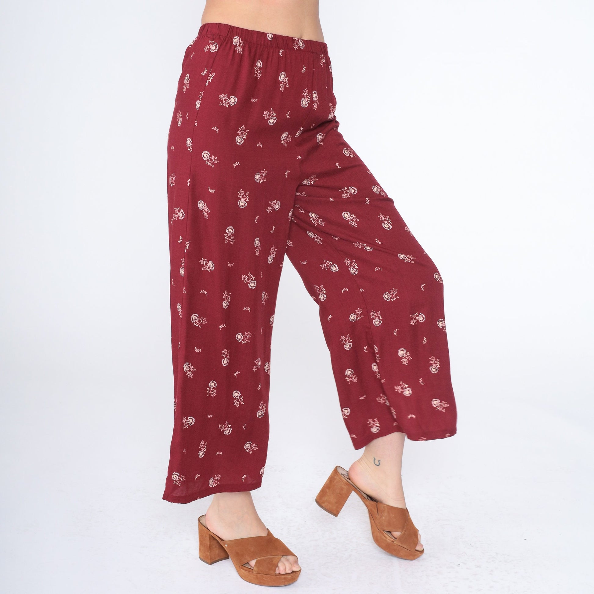90s All That Jazz Red Floral High-Waist Cropped Pants Small S