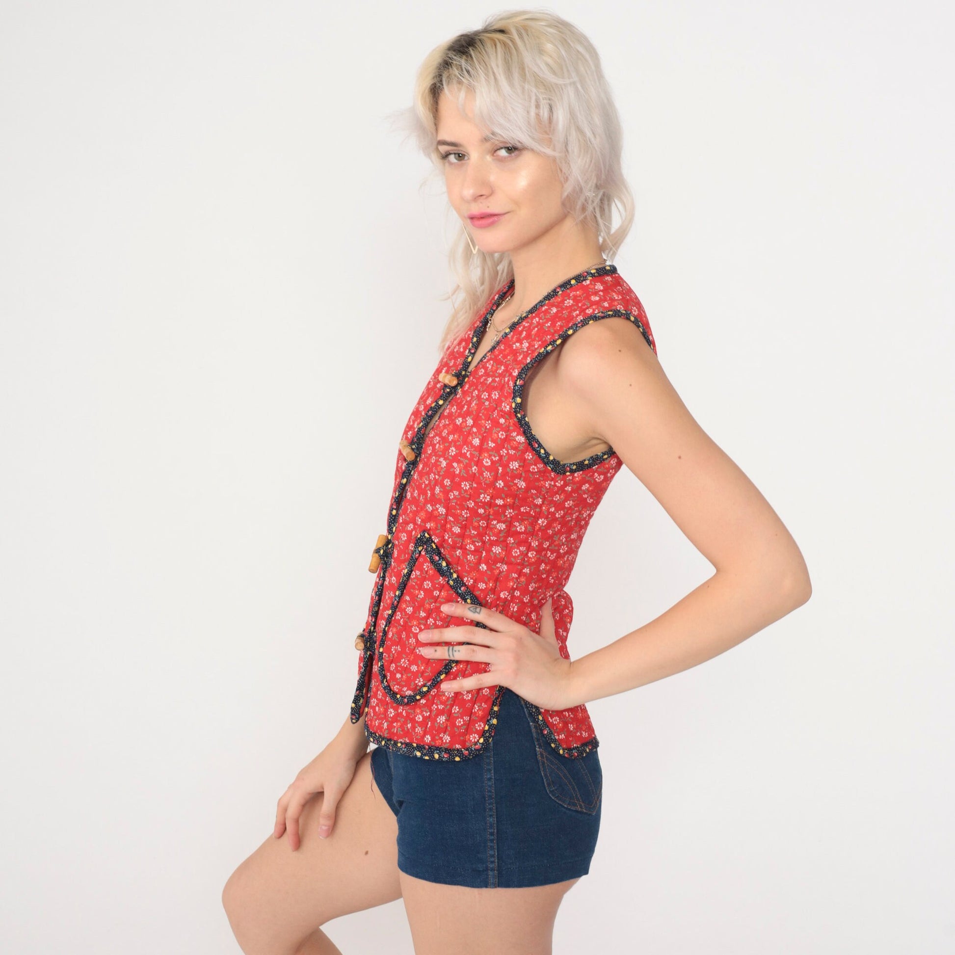 70s Red Calico Floral Quilted Vest Sleeveless Toggle Button Extra Small