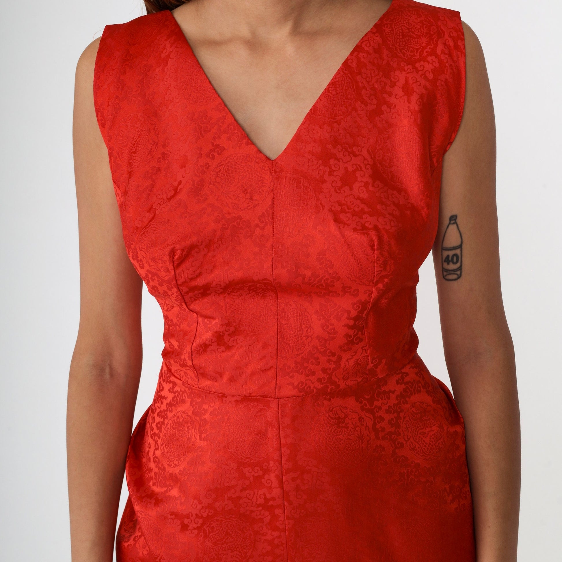 1960s Red Brocade Dragon Midi Dress Hourglass V-Neck Sleeveless Small S
