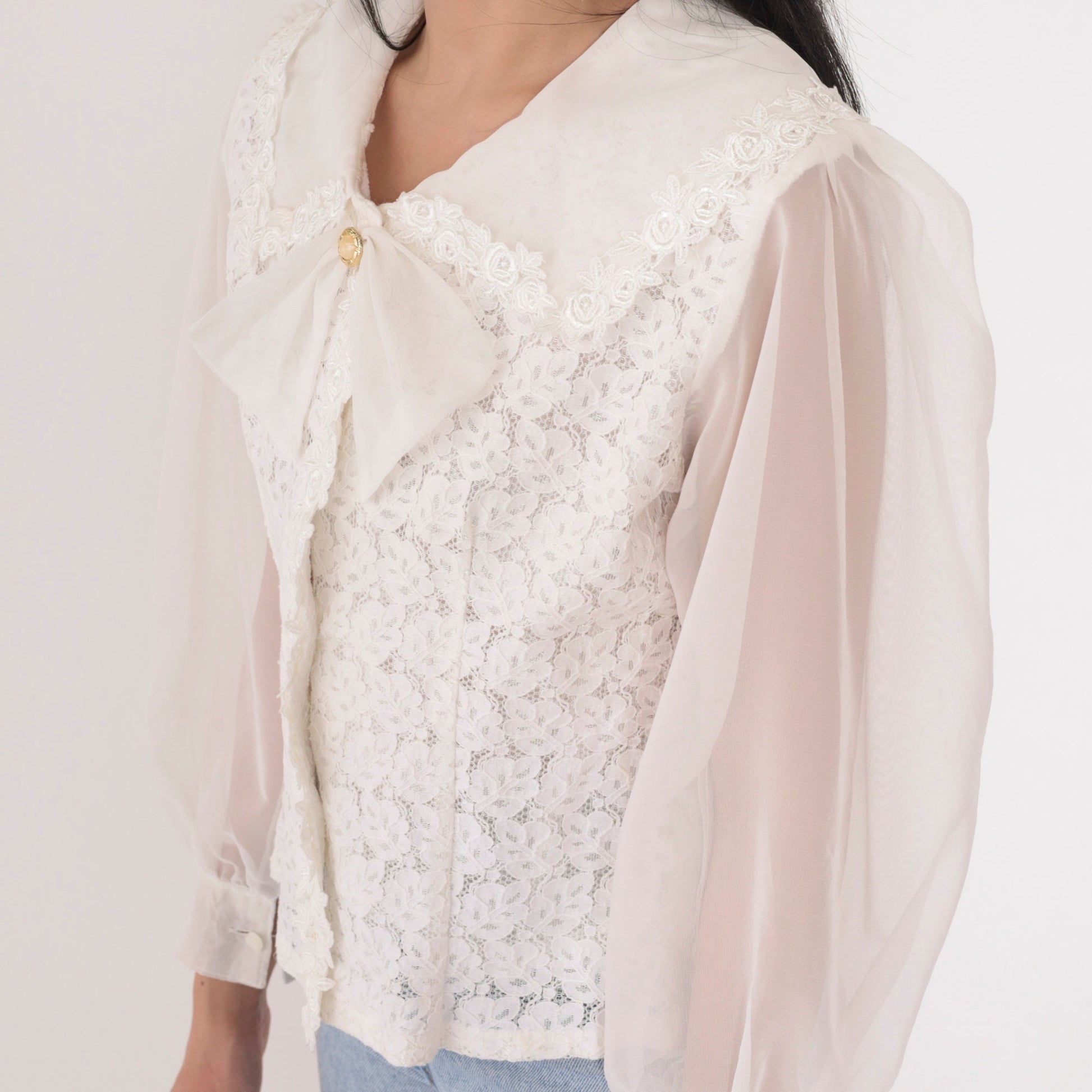 90s White Lace Blouse Puff Sleeve Bow Button-Up Collared Top Small S