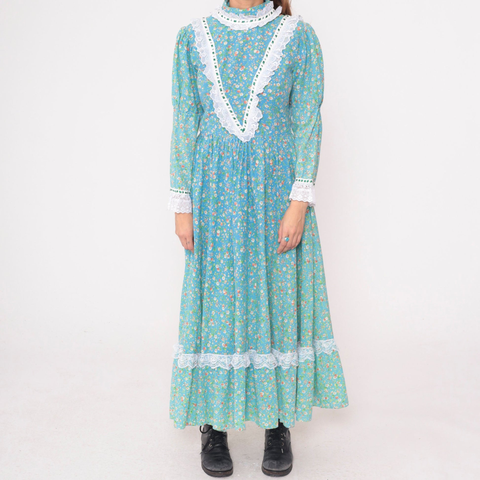 70s Blue Floral Prairie Dress Cotton Maxi Ruffle Collar Lace Trim Medium