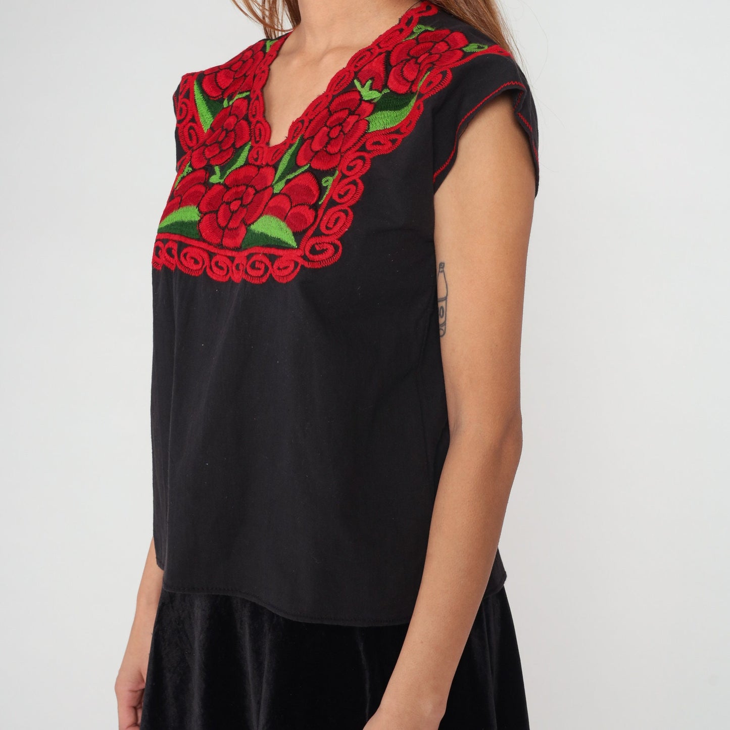 90s Mexican Floral Embroidered Blouse Black Short Sleeve Small