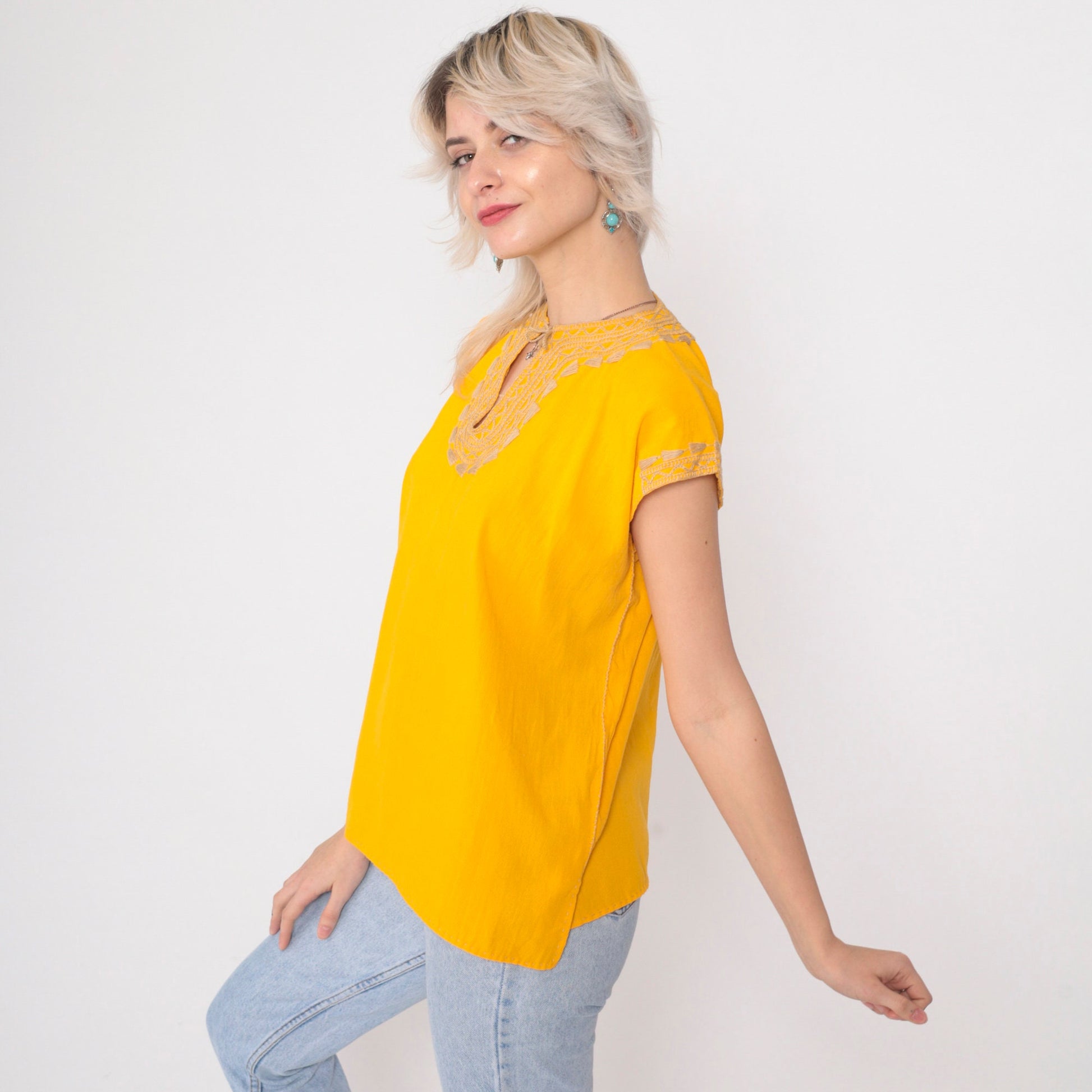 90s Embroidered Tunic Top Yellow Keyhole Tie Neck Short Sleeve Small