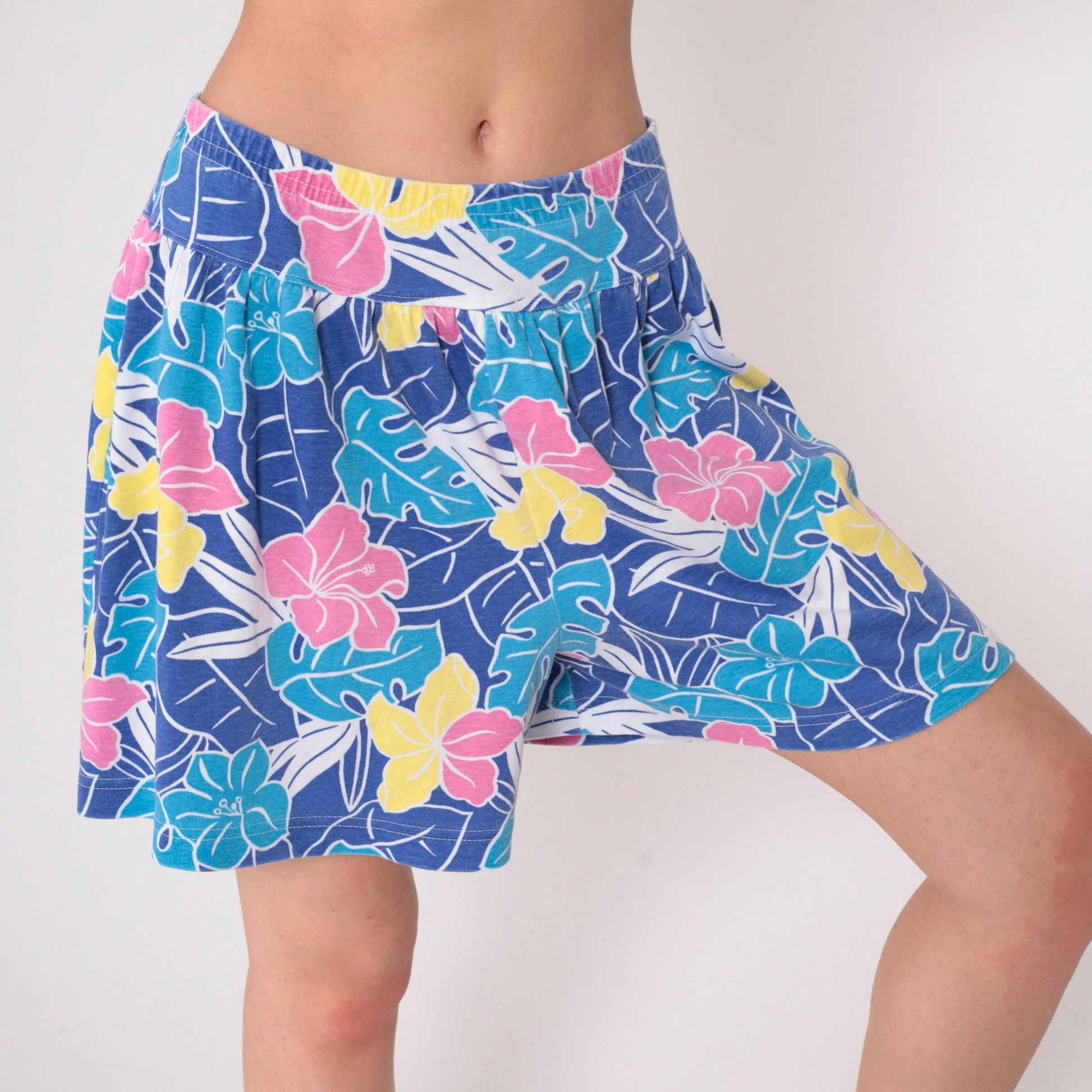 90s Tropical Floral Shorts High Waist Hibiscus Leaf Print Blue Pink Medium