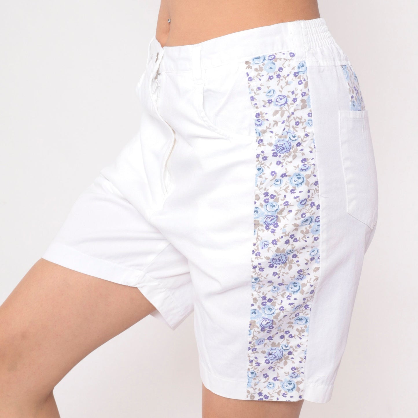 90s White Floral Shorts Purple Calico Print High Waist Cotton Medium