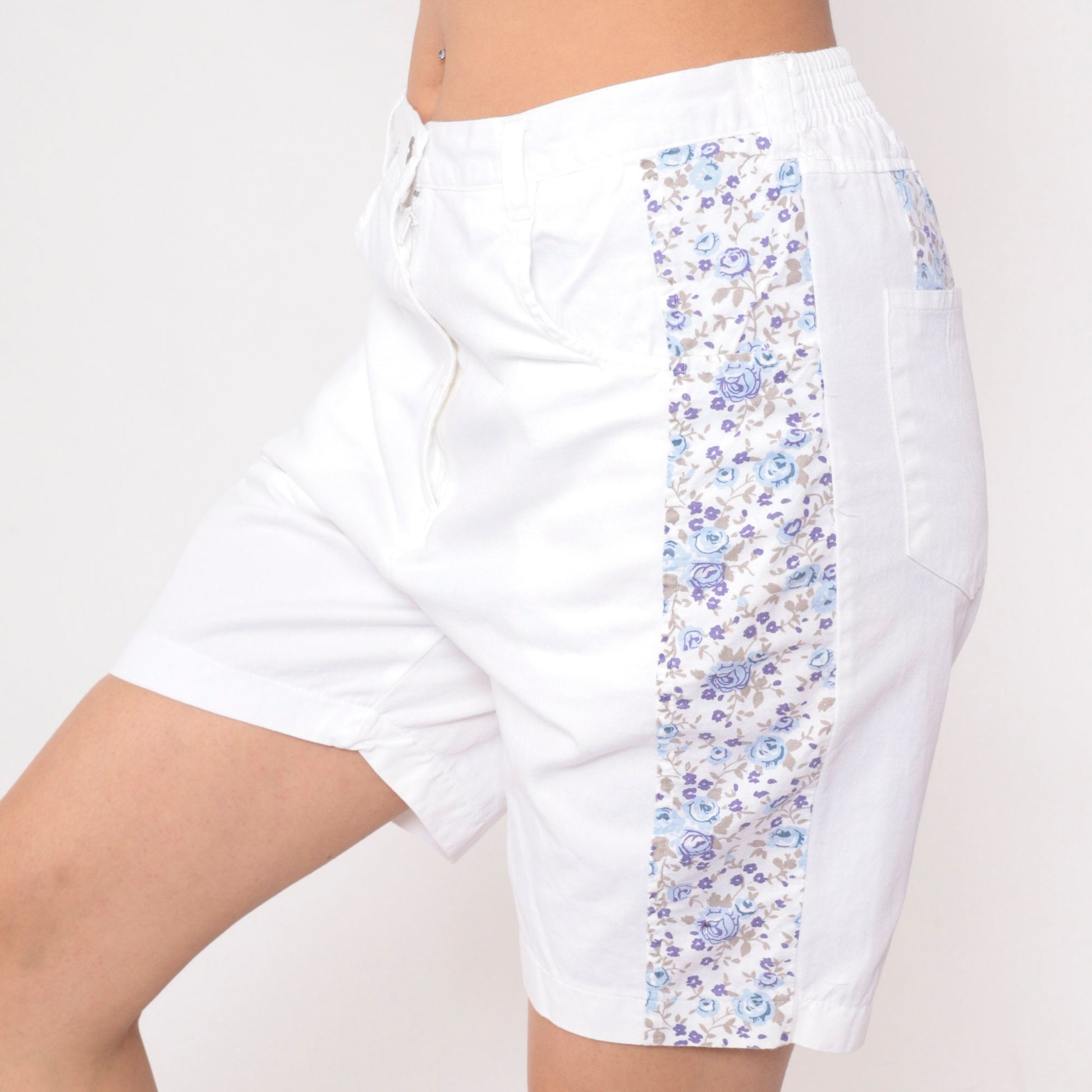 90s White Floral Shorts Purple Calico Print High Waist Cotton Medium