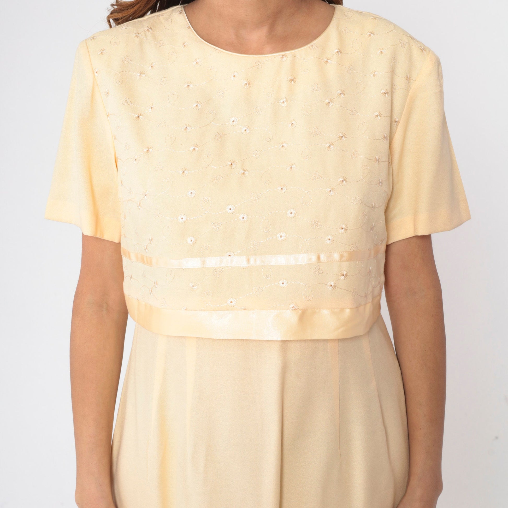 90s Yellow Eyelet Shift Dress Floral Embroidered Mini Short Sleeve Medium
