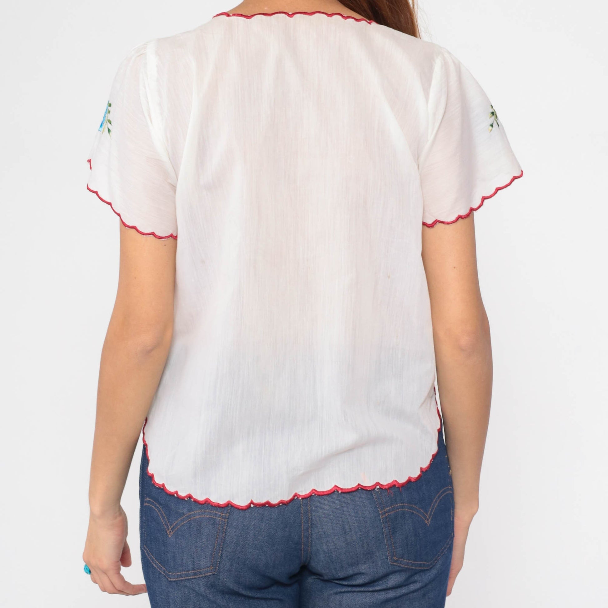 90s White Embroidered Floral Blouse Scalloped Short Sleeve Small