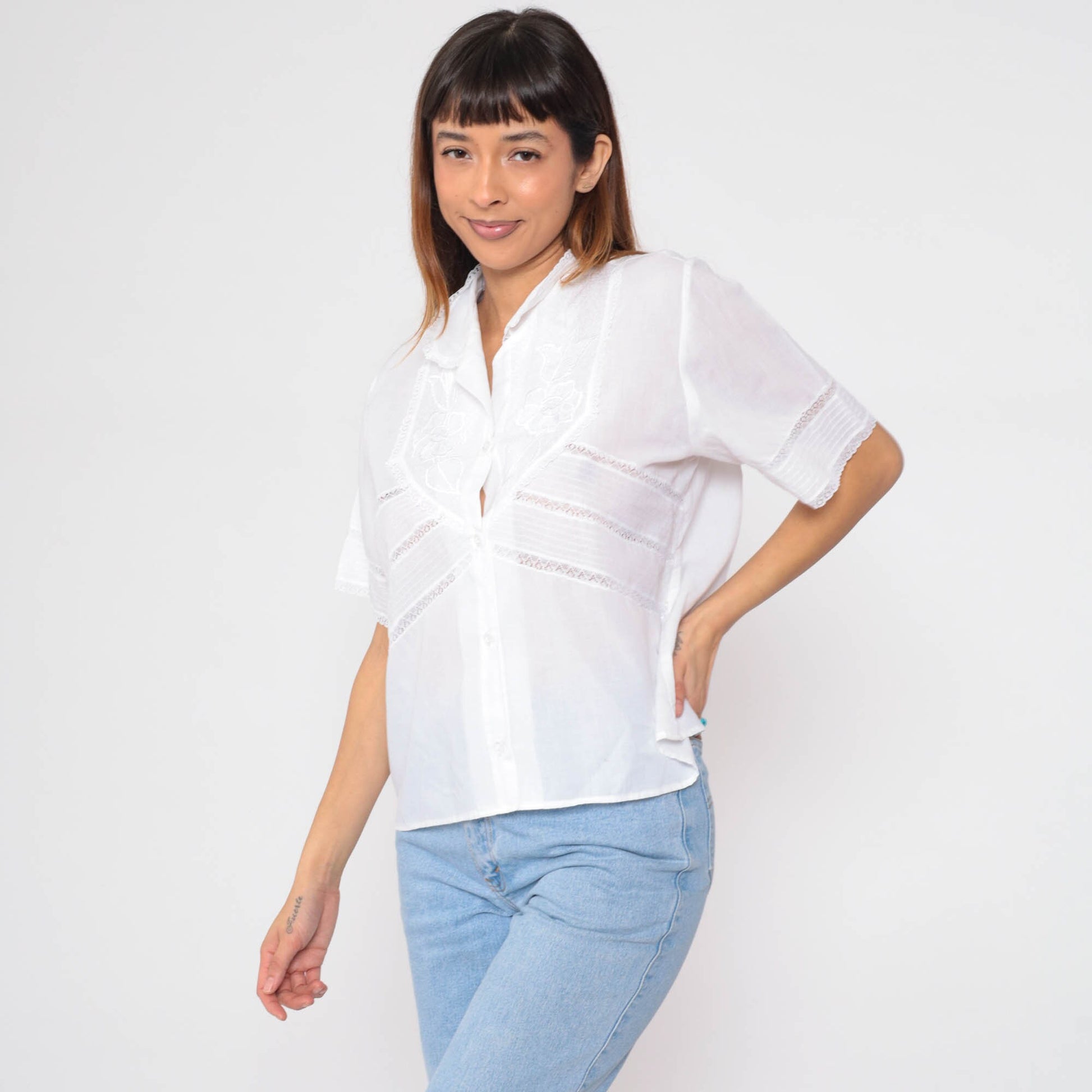 70s Embroidered Floral White Blouse Lace Trim Button-Up Collared Short Sleeve Large L