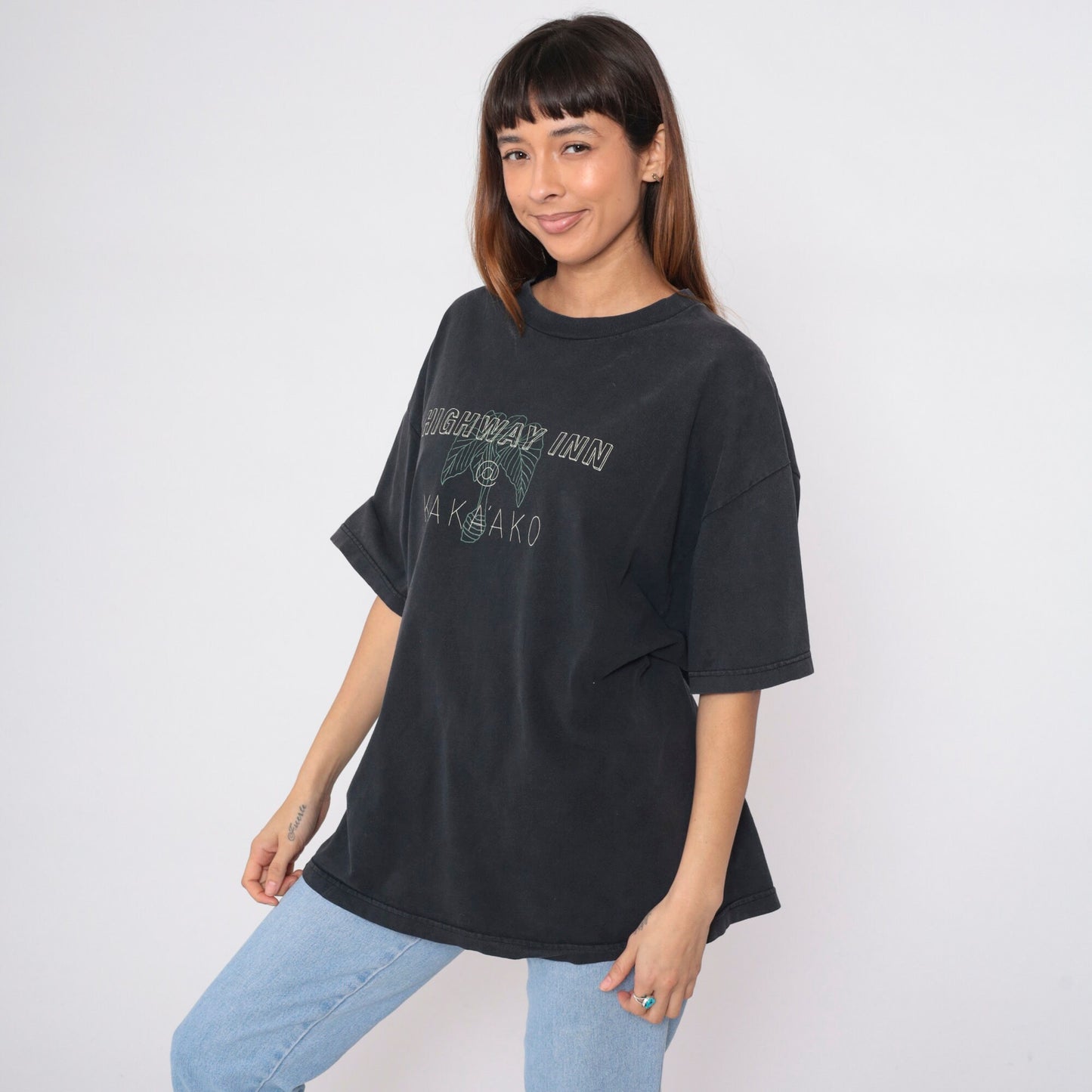 Y2K Highway Inn Kaka'ako Honolulu Graphic T-Shirt Black Tourist Tee Extra Large XL
