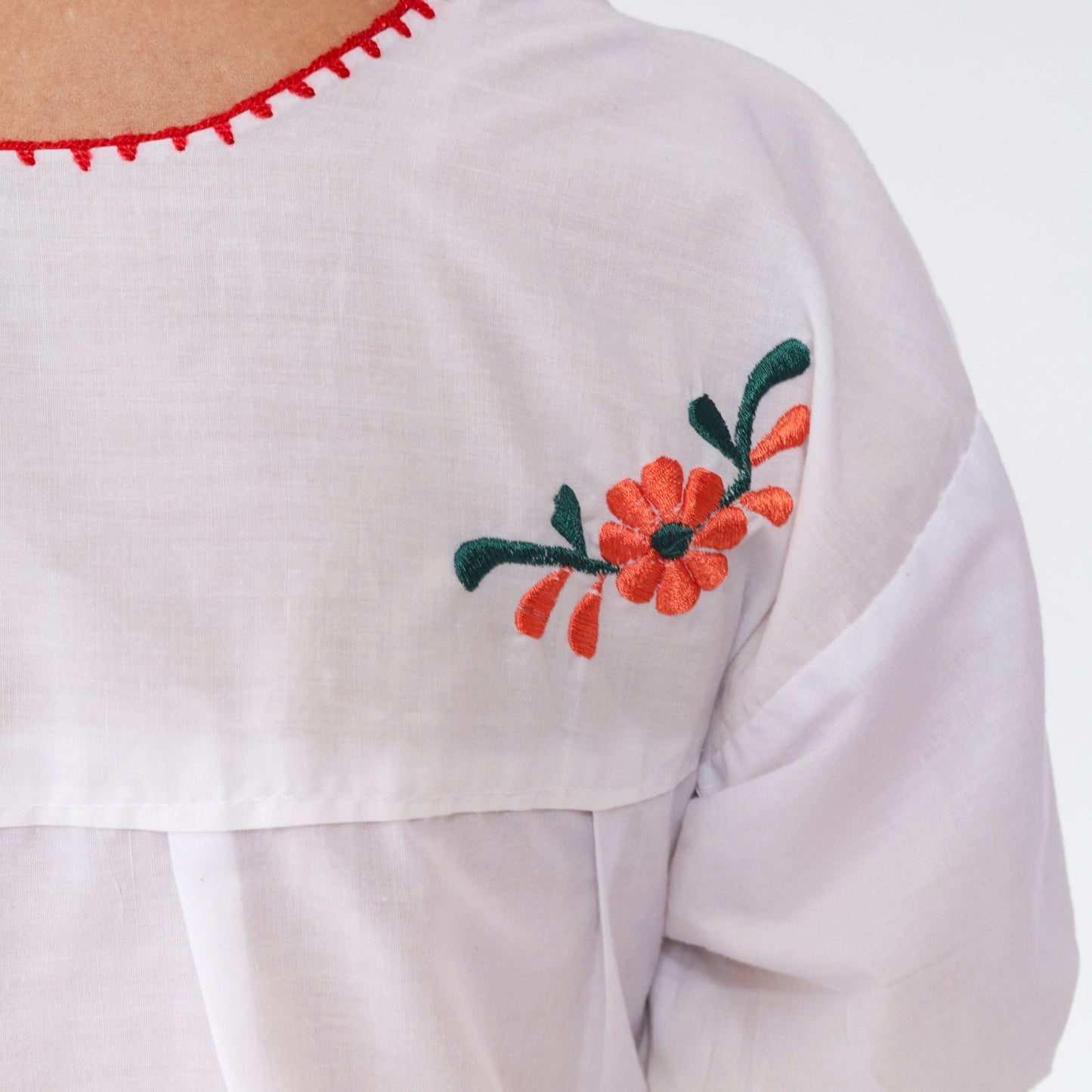 90s Mexican Embroidered Bird Blouse White Cotton Floral Puebla Medium