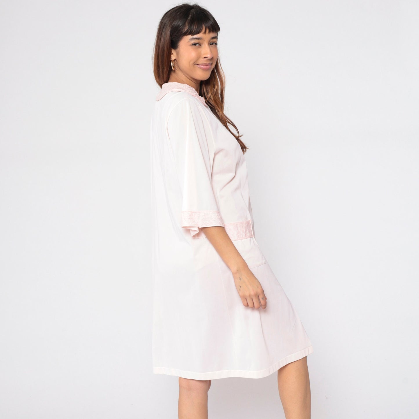 70s Baby Pink Lace Trim Pajama Robe 3/4 Sleeve Button Front Midi Medium