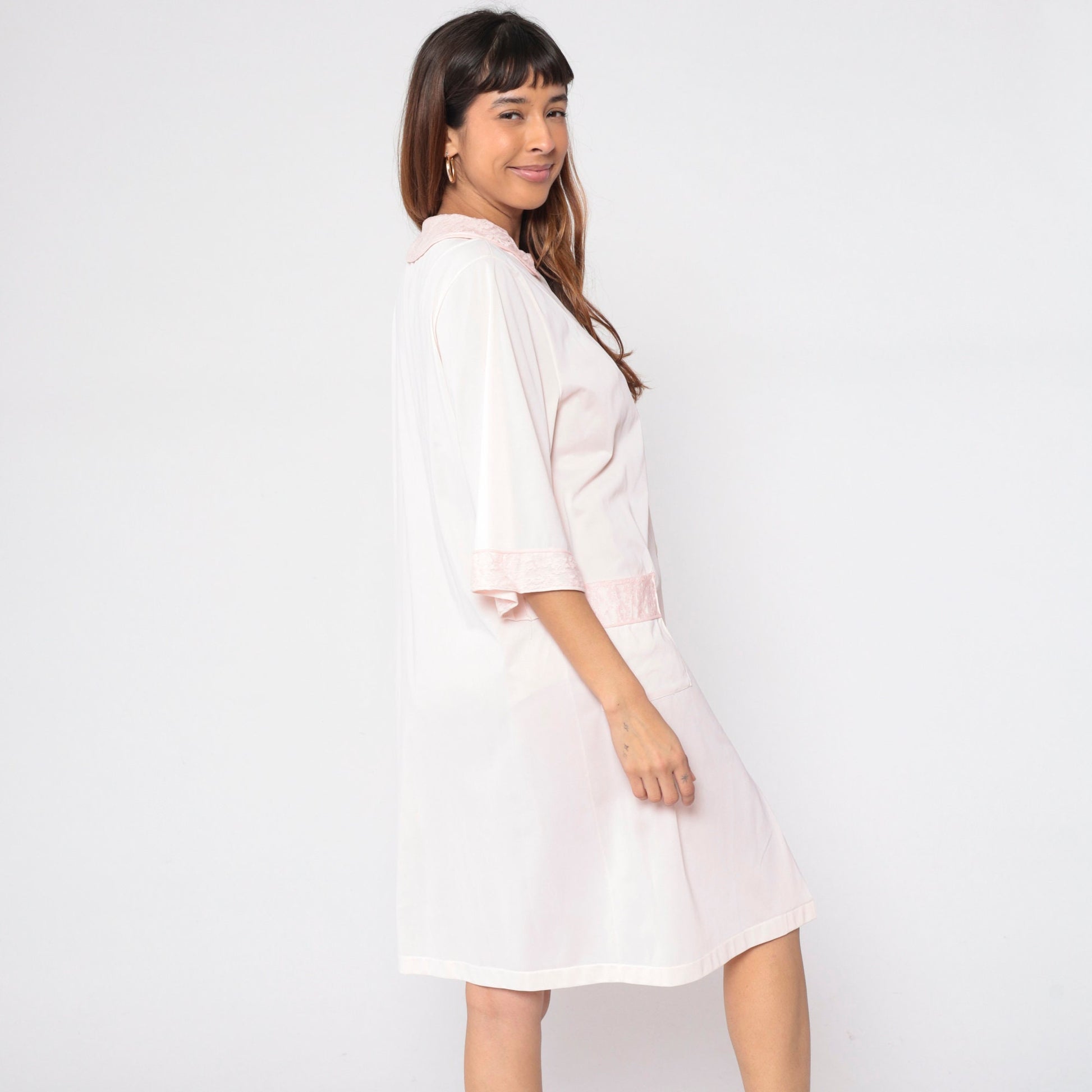 70s Baby Pink Lace Trim Pajama Robe 3/4 Sleeve Button Front Midi Medium
