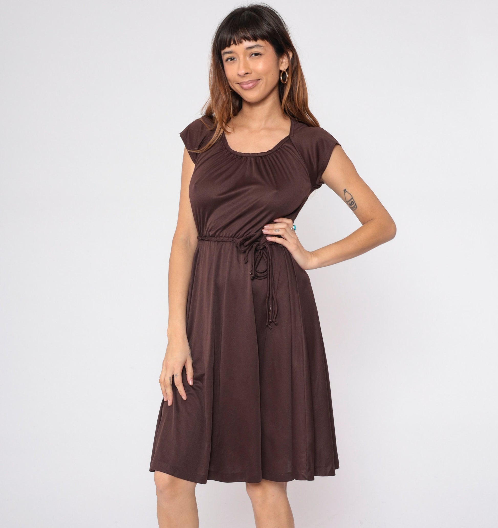 1970s Brown Midi Dress Cap Sleeve High Elastic Waist Braided Belt Extra Small
