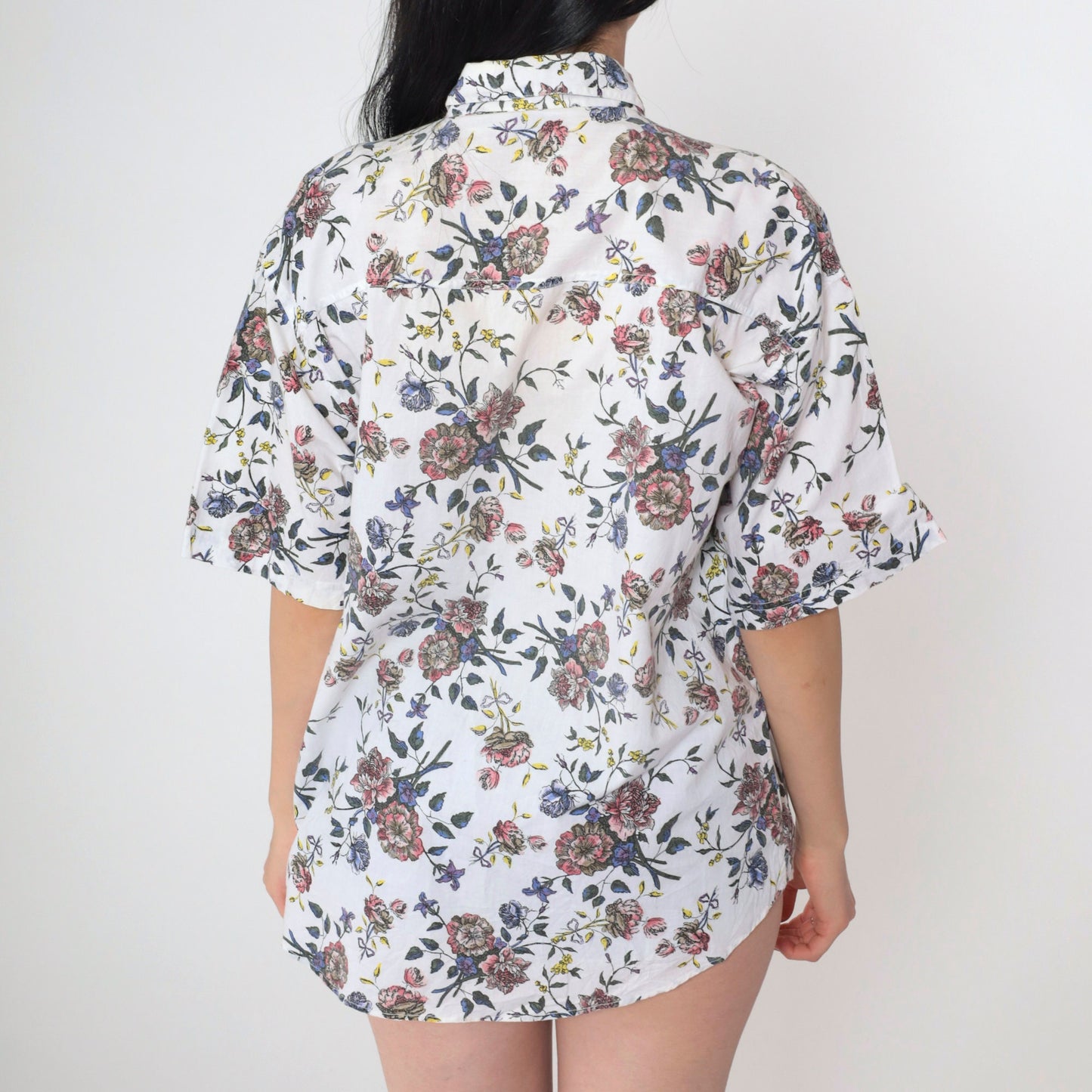 90s Bill Blass Floral Button-Up Blouse Cotton Short Sleeve White Pink Purple Medium