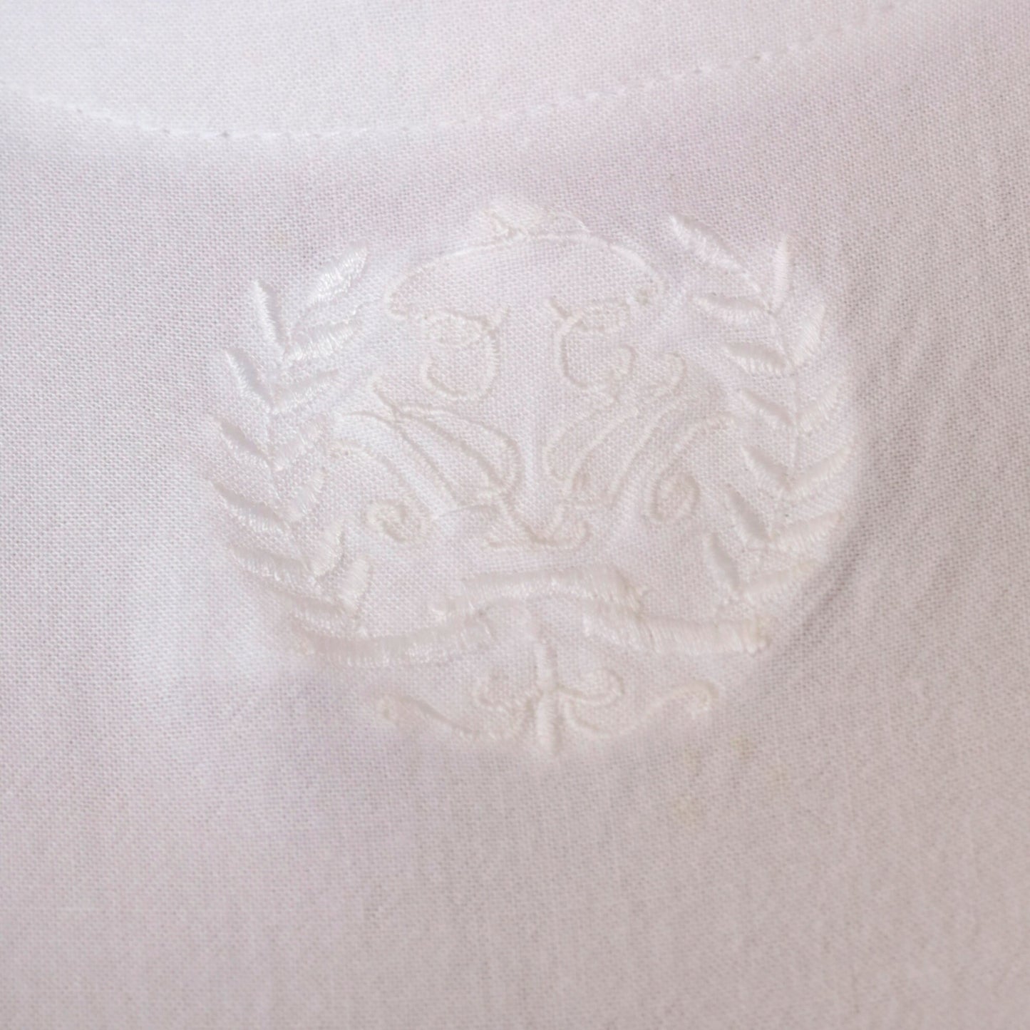 90s Tracy Evans White Rayon Shirt Embroidered Olive Wreath Crest Small