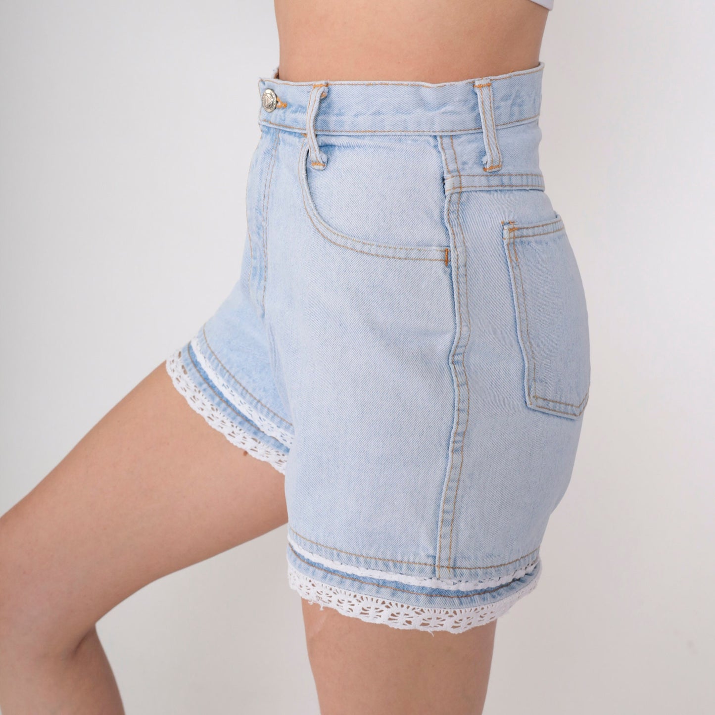 90s High-Waisted Denim Shorts Blue Lace Trim Jean Shorts Small