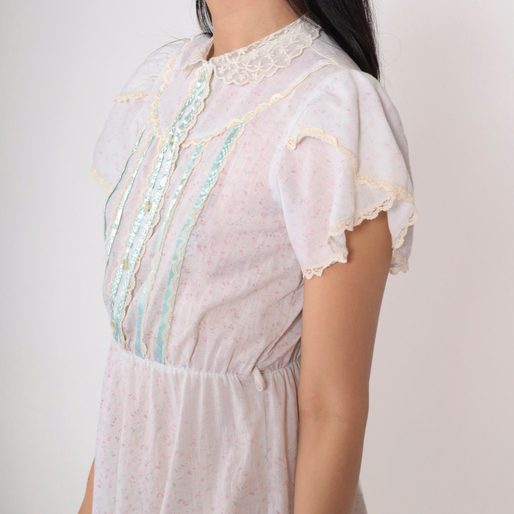70s Calico Floral Prairie Dress White Lace Trim Puff Sleeve Small