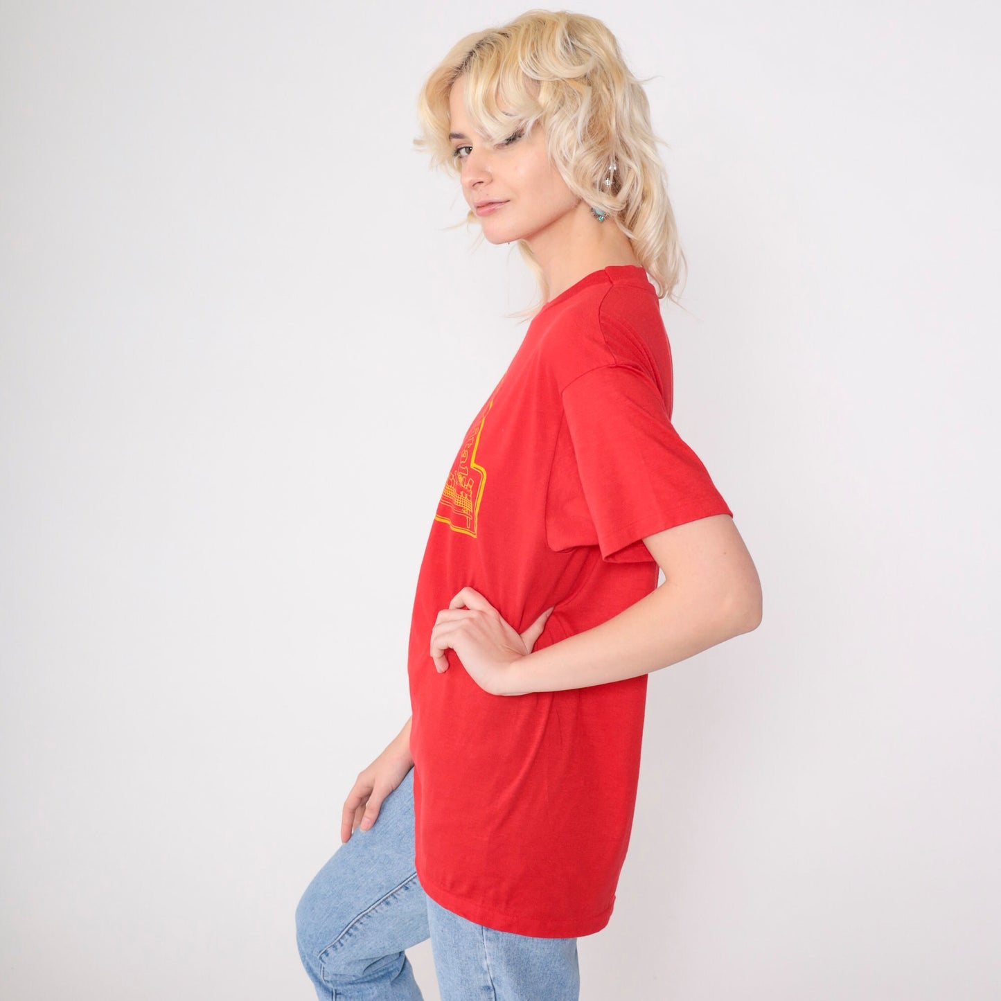 1985 Community Hospital of Gardena Graphic T-Shirt Red Hanes Medium