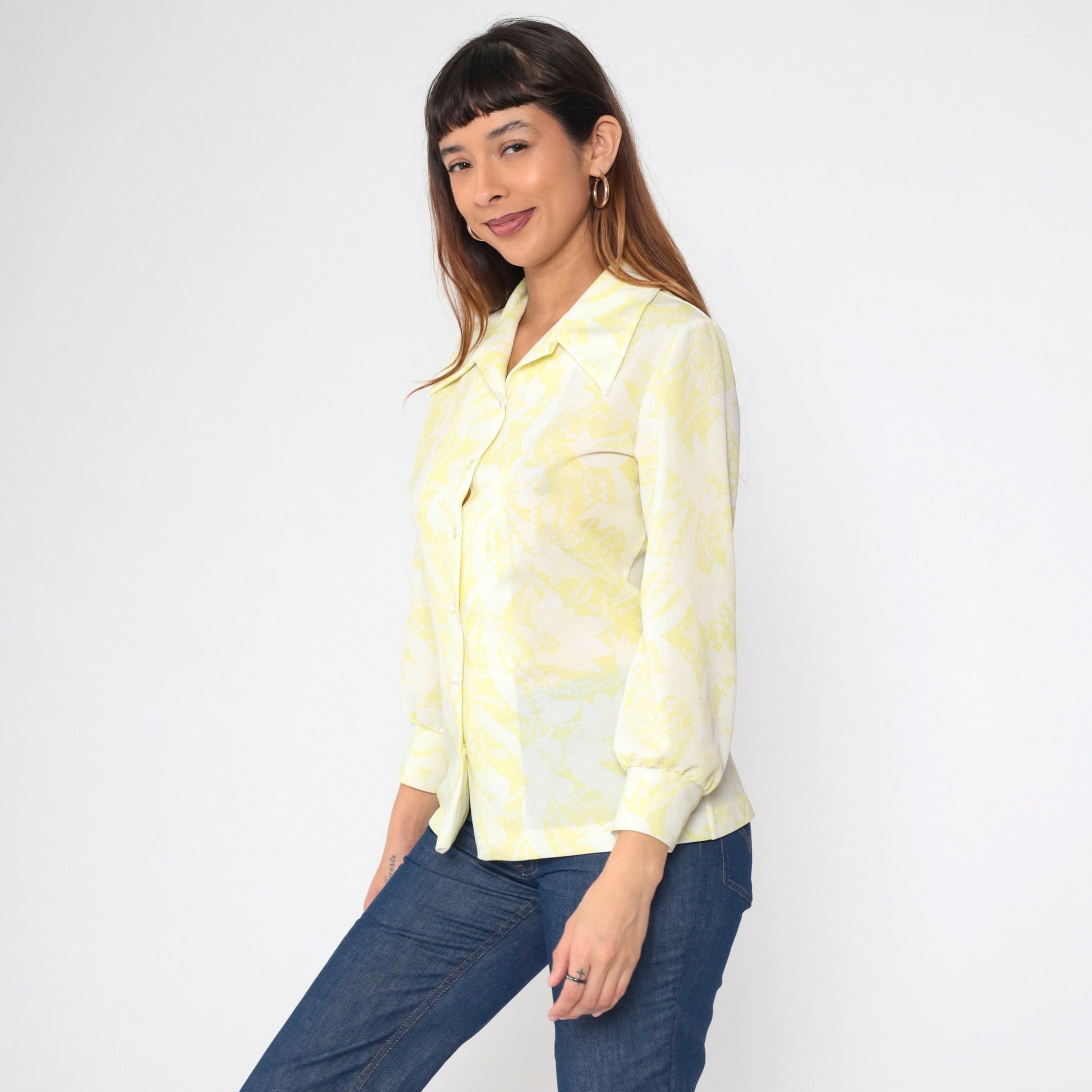 70s Floral Button-Up Blouse Yellow White Abstract Flower Print Wing Collar Medium
