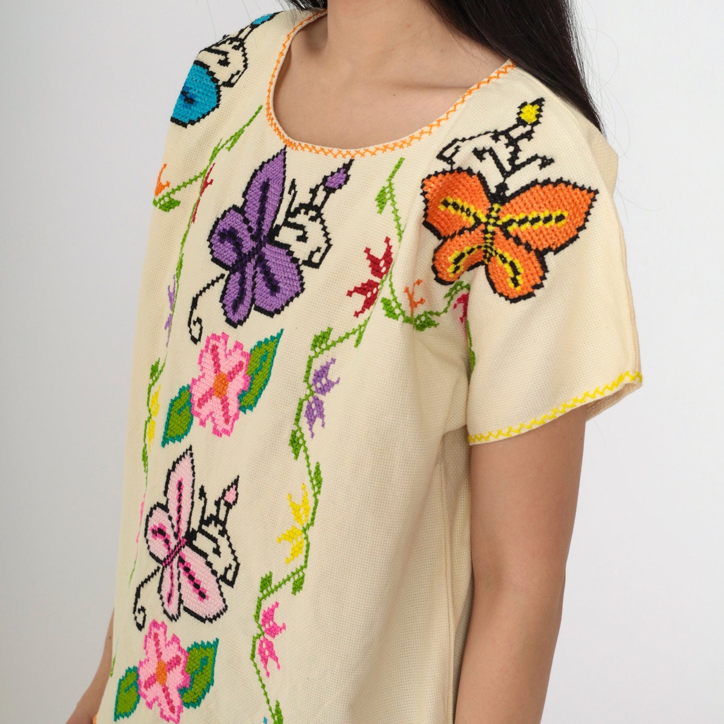 90s Cream Floral Embroidered Blouse Butterfly Cross Stitch Scoop Neck Medium