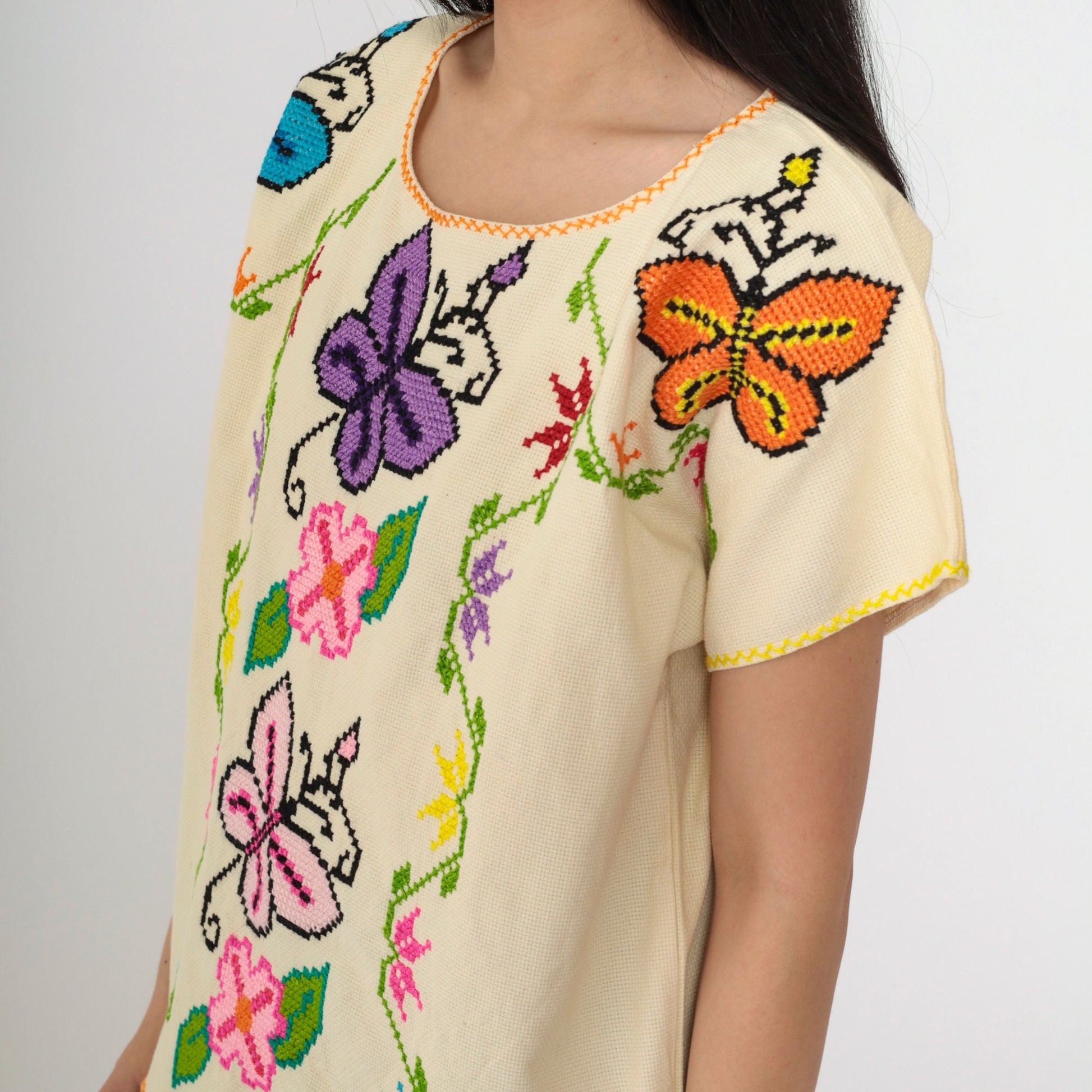 90s Cream Floral Embroidered Blouse Butterfly Cross Stitch Scoop Neck Medium