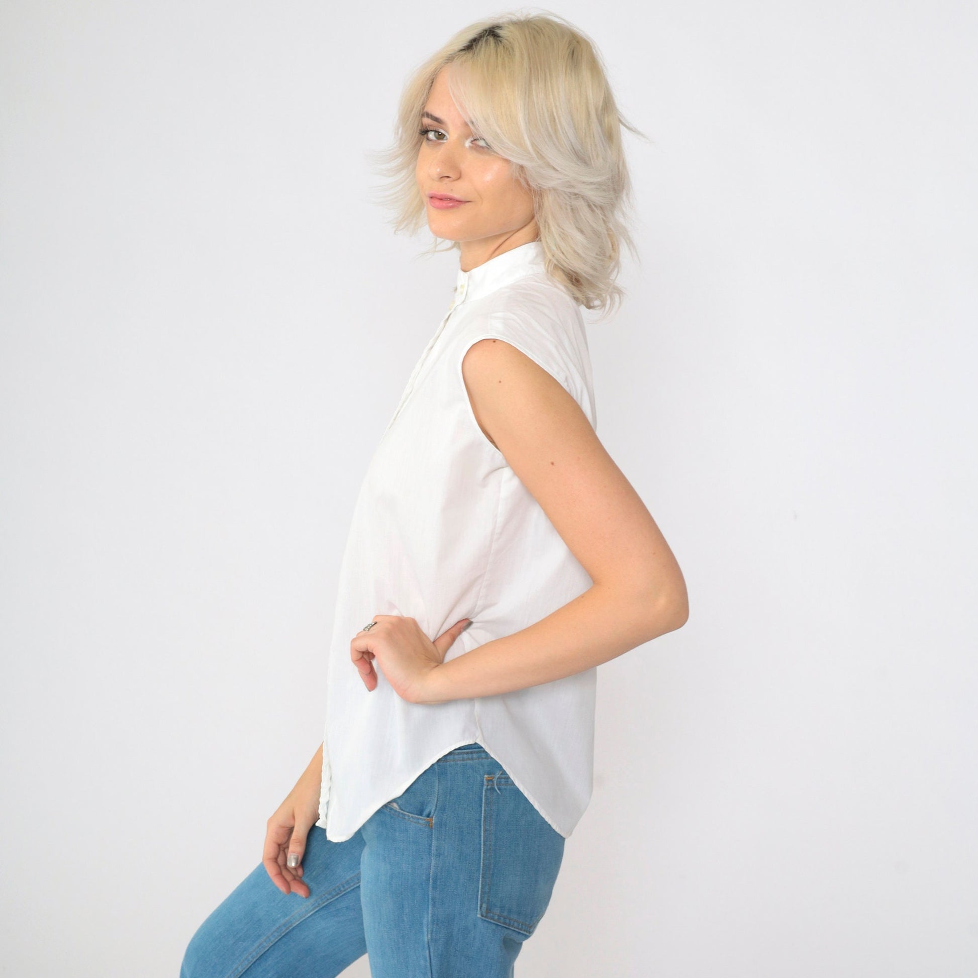 70s White Band Collar Sleeveless Button-Up Blouse Small