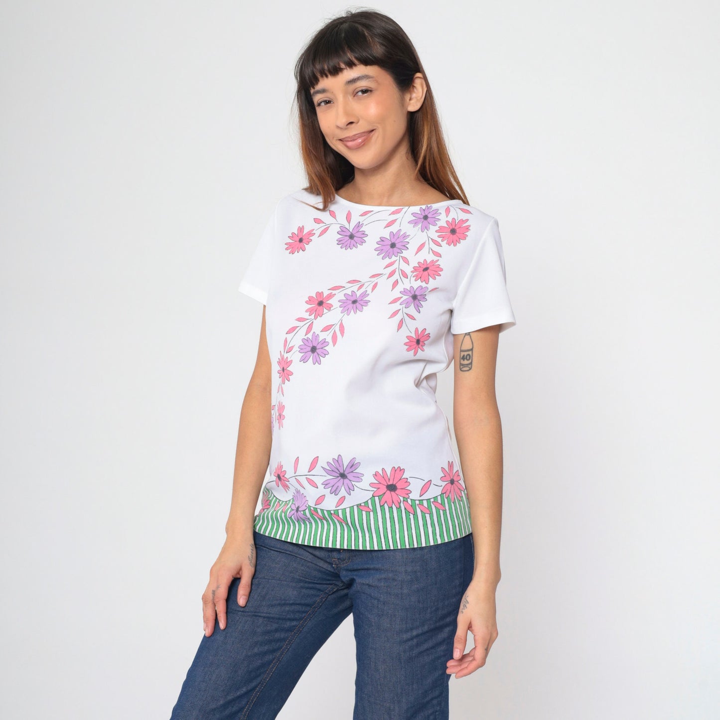 70s Floral Print Blouse White Pink Purple Short Sleeve Rear Zipper Small