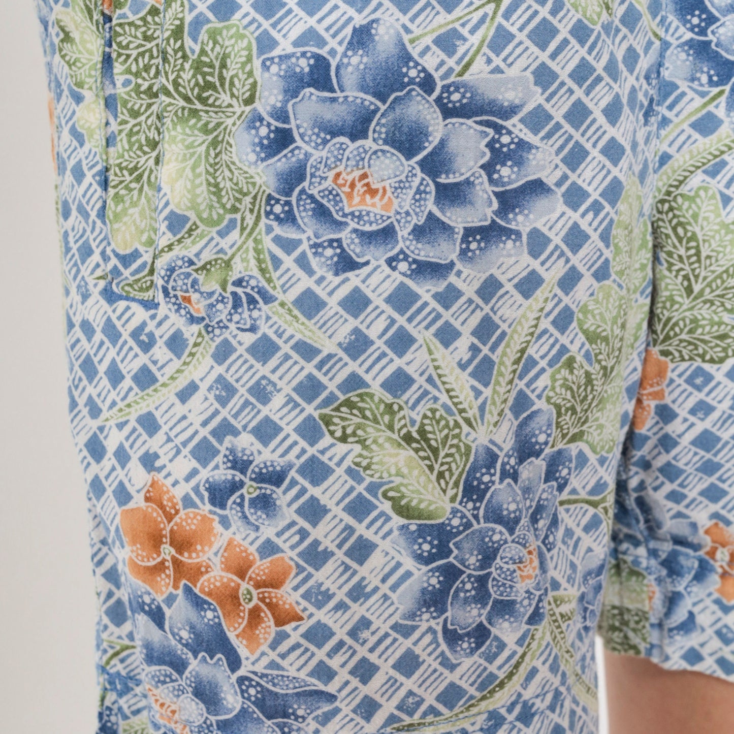 90s Lizwear Batik Floral Shorts Blue Cotton High Waist Small