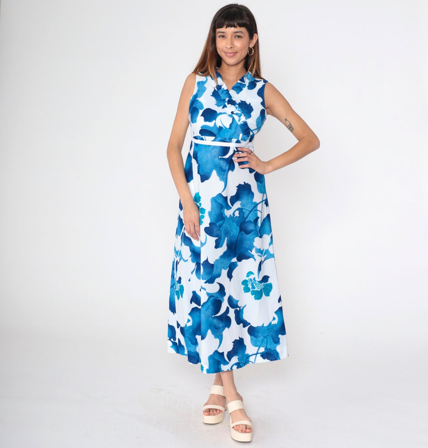 70s Hawaiian Floral Maxi Dress Empire Waist Ruffle V-Neck Sleeveless Blue Small