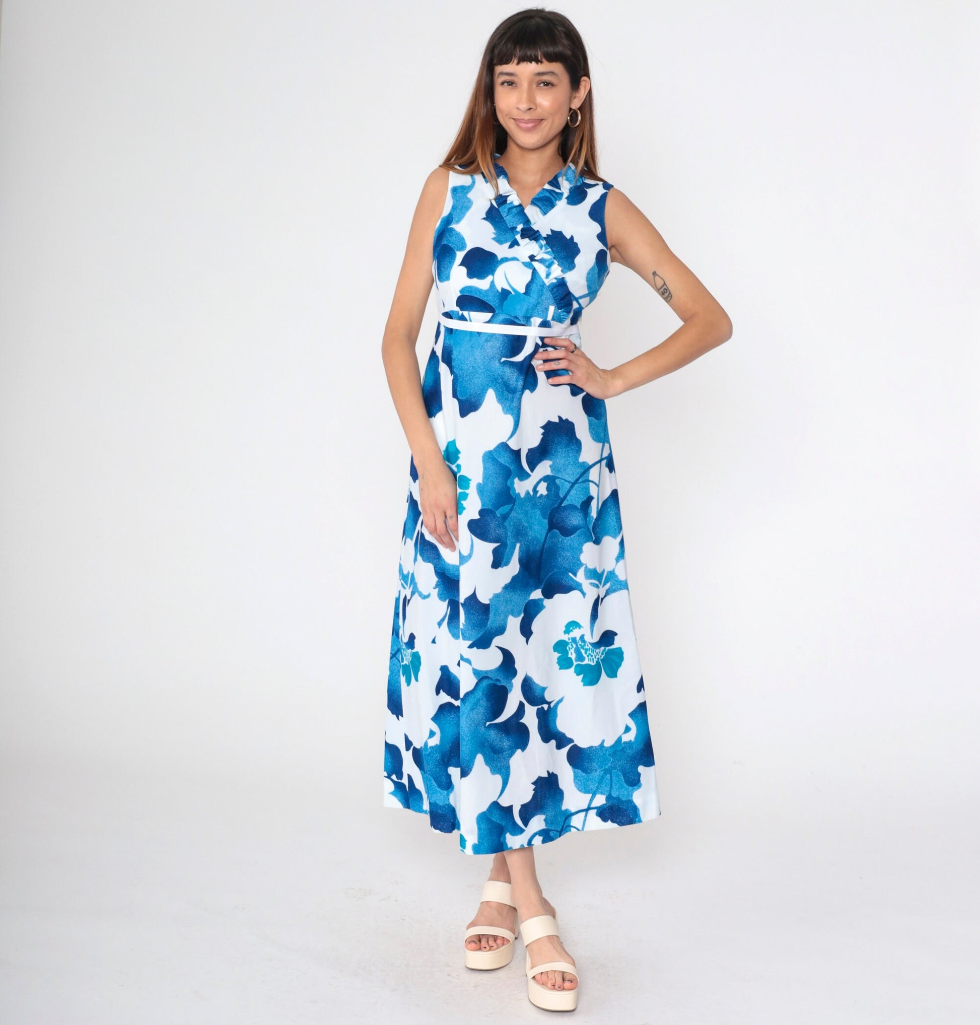 70s Hawaiian Floral Maxi Dress Empire Waist Ruffle V-Neck Sleeveless Blue Small