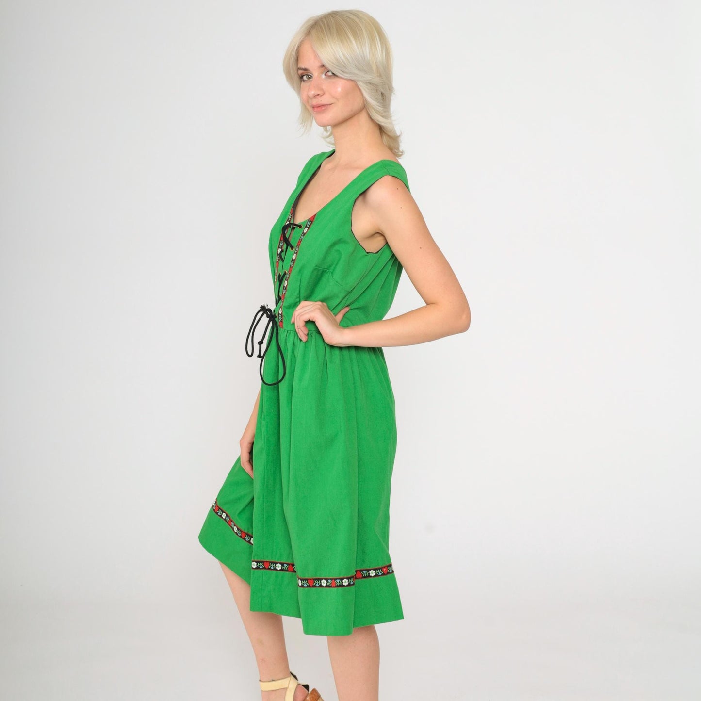 70s Dirndl Dress Green Floral Lace-Up High Waist Midi Sleeveless Medium