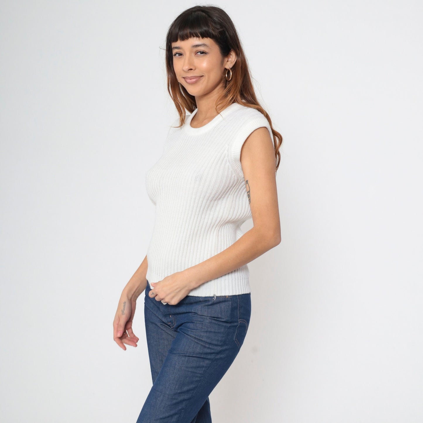 70s White Ribbed Knit Sweater Vest Pullover Scoop Neck Medium