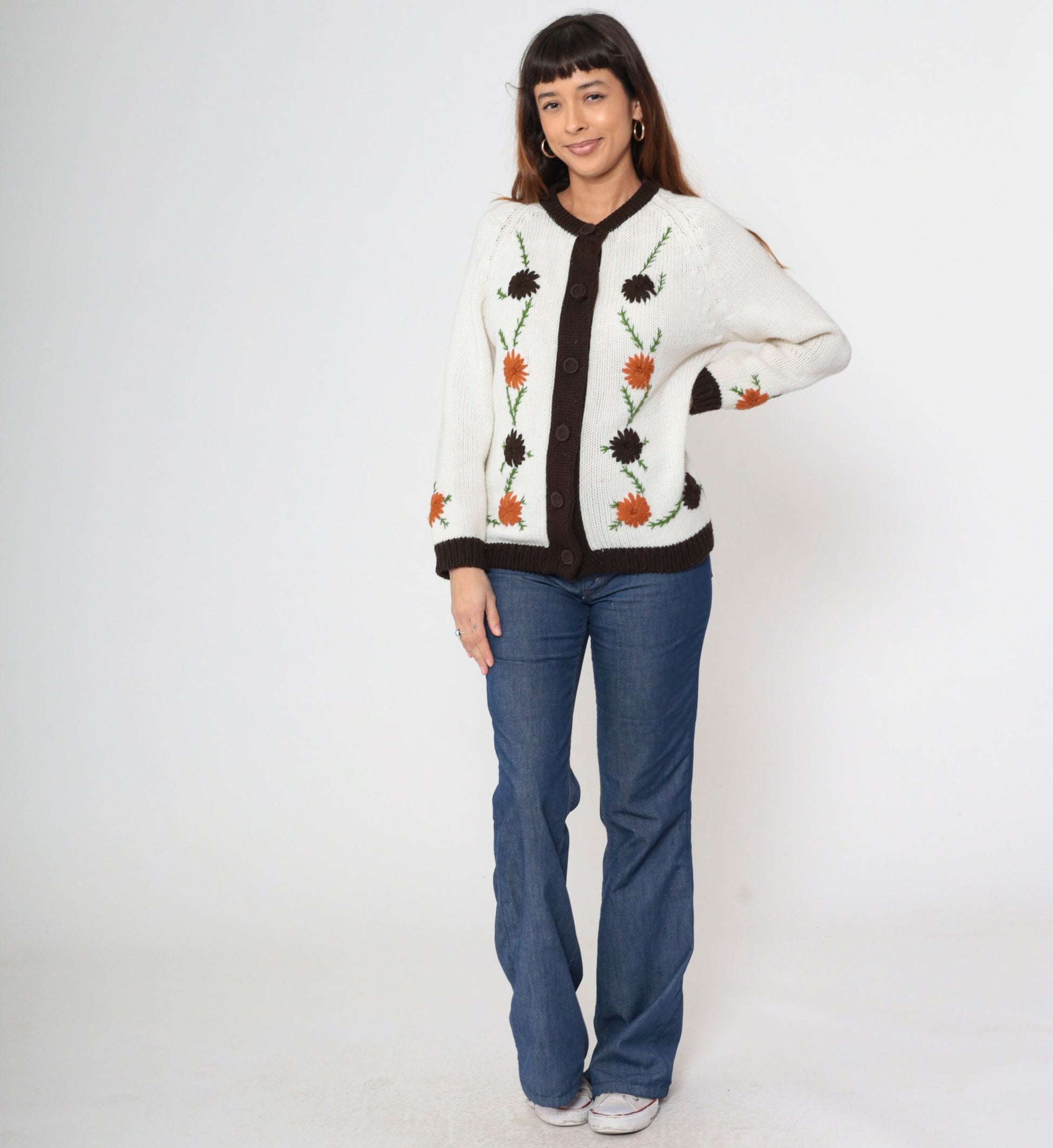 70s Floral Embroidered Cardigan White Acrylic Knit Raglan Sleeve Medium